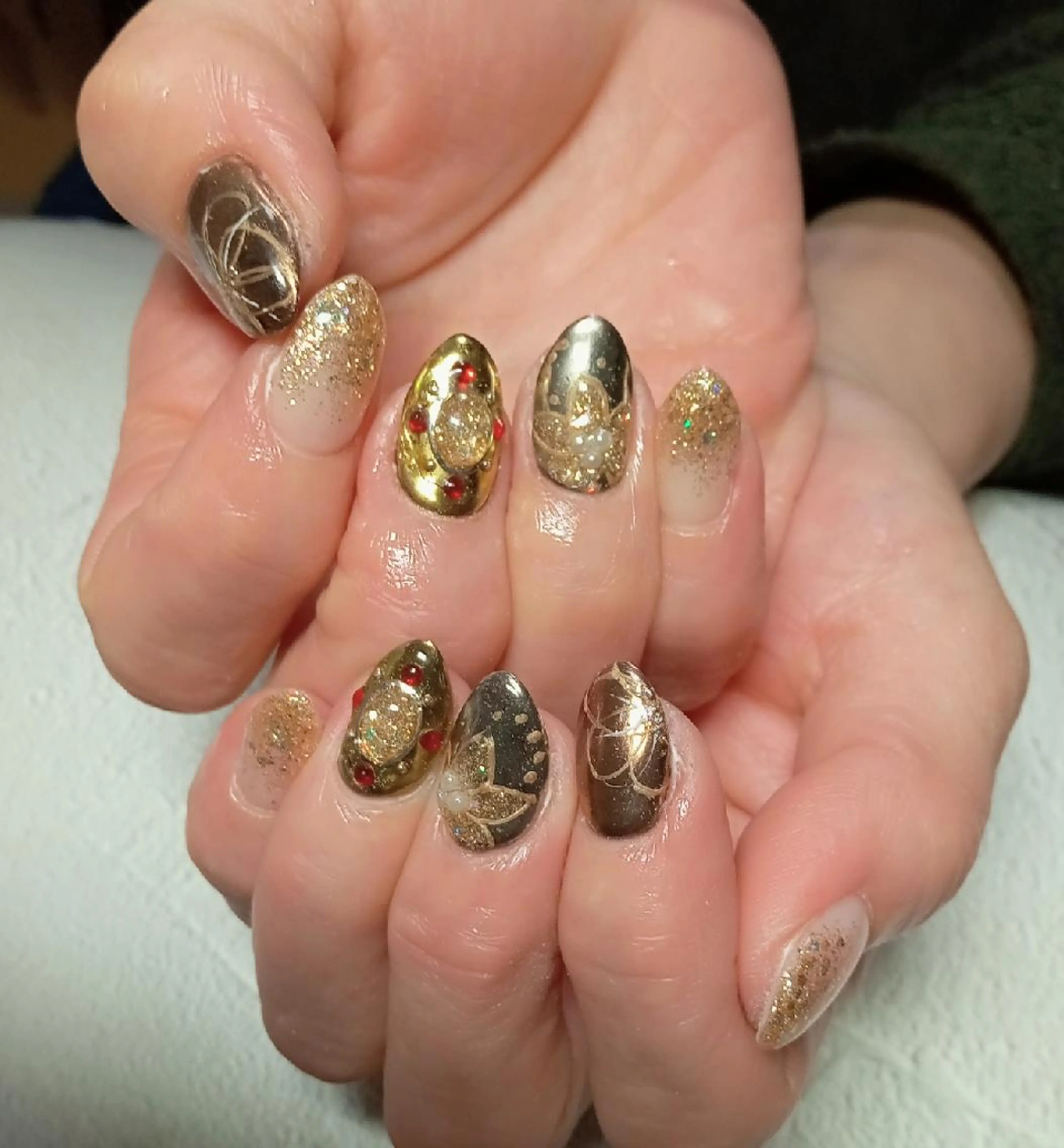 ネイル フラワーネイル フレンチネイル ゴールド キラキラネイル ミラーネイル ハンドネイル flure de neige yukiのネイルデザイン