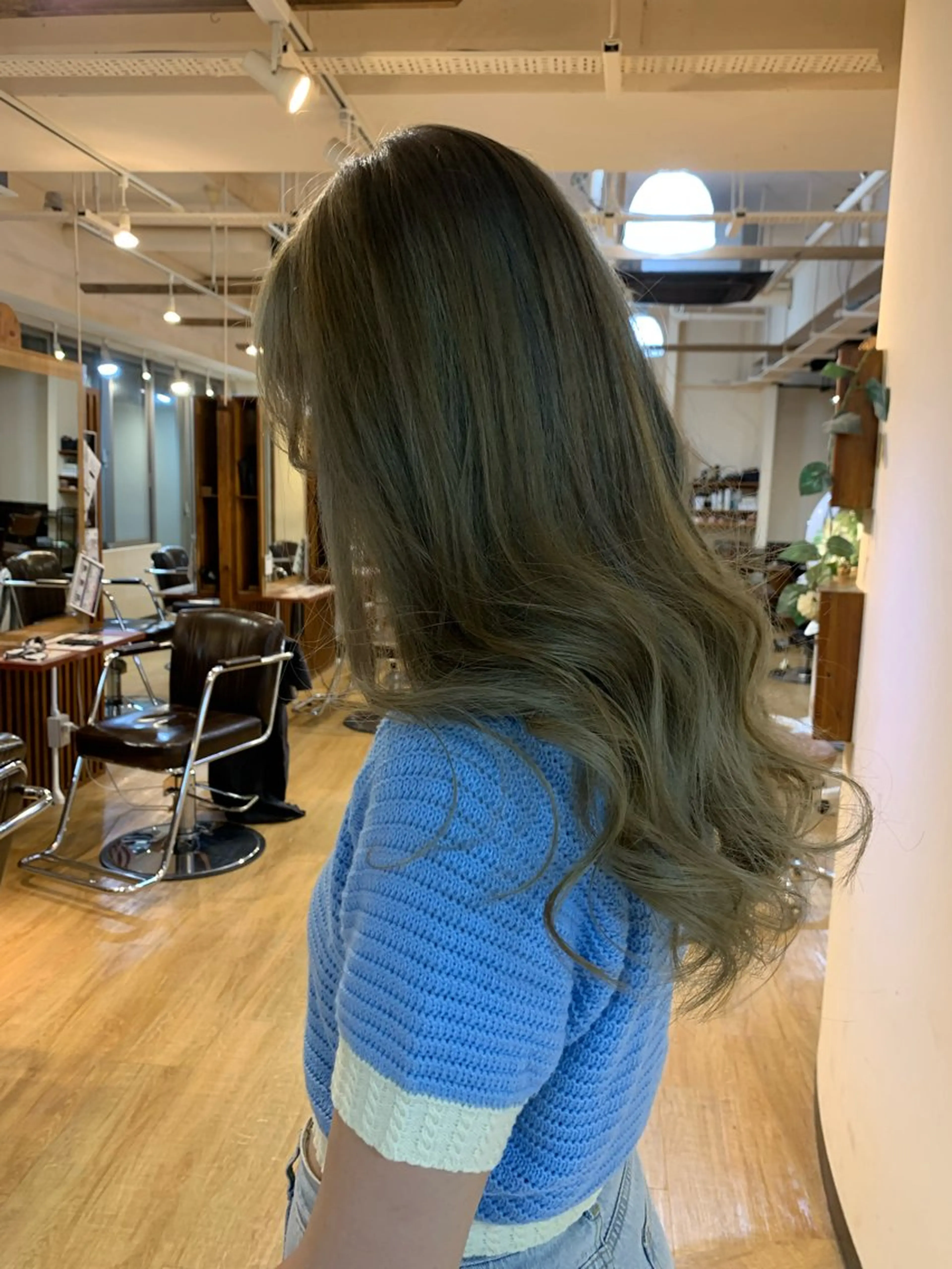 ロング カラー ベージュカラー ブリーチ ミルクティーベージュ カット ヘアカラー トリートメント 海外ガール ハイトーン　竹井俊介のヘアスタイル