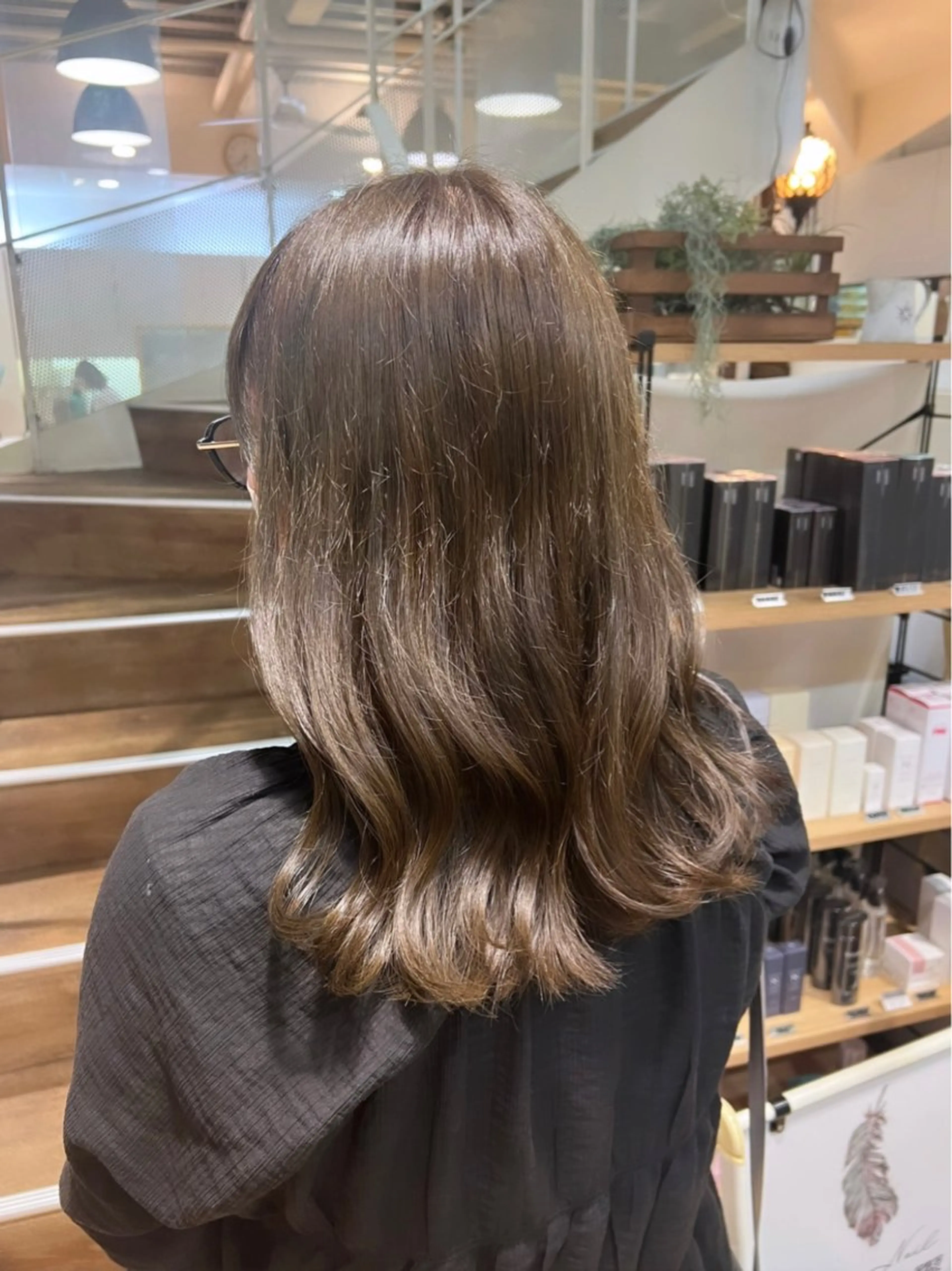 セミロング カラー ベージュカラー オリーブベージュ 石野 友唯のヘアスタイル