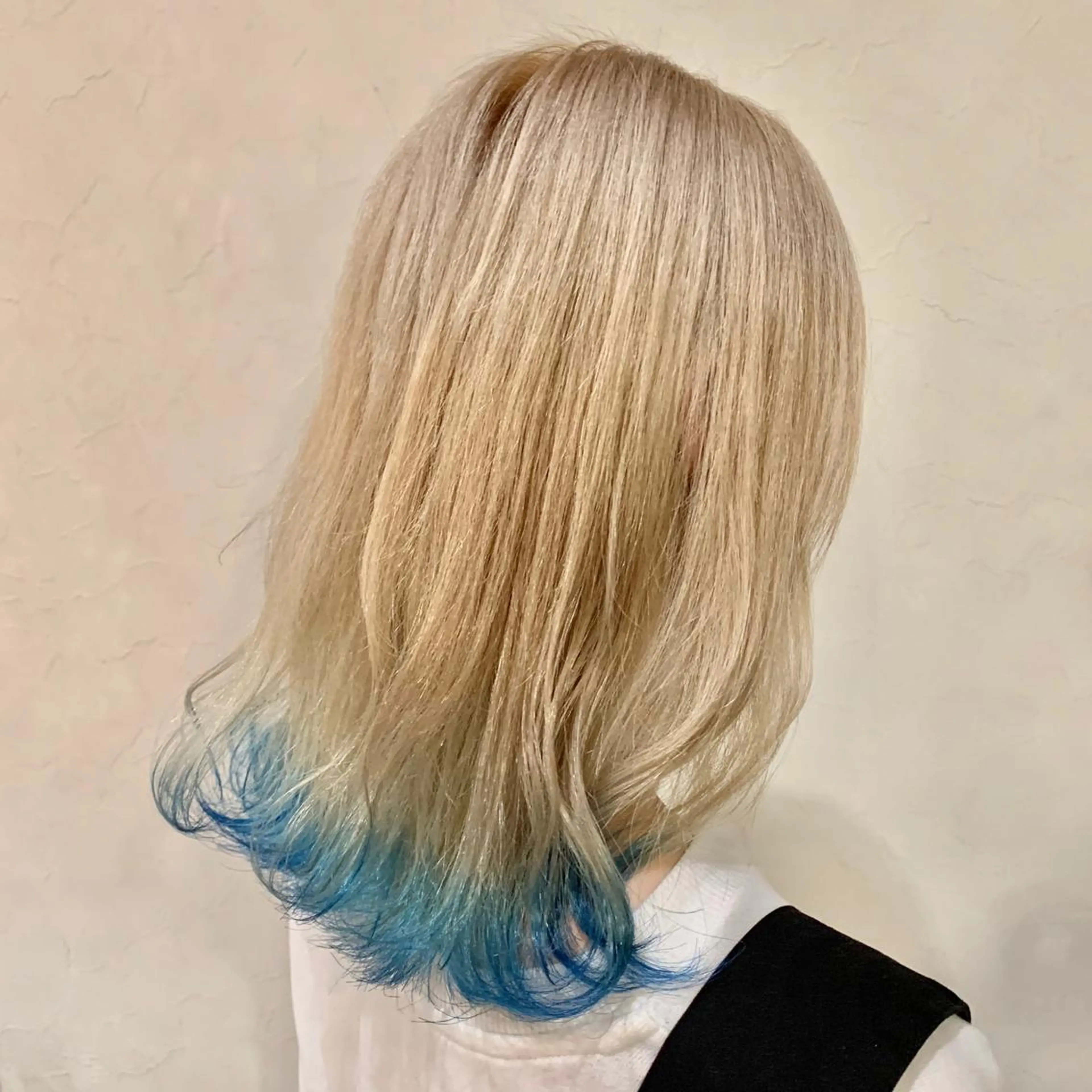 ミディアム カラー ブリーチ ブルーカラー ヘアカラー トリートメント Liberty 店長 TAJIMAのヘアスタイル