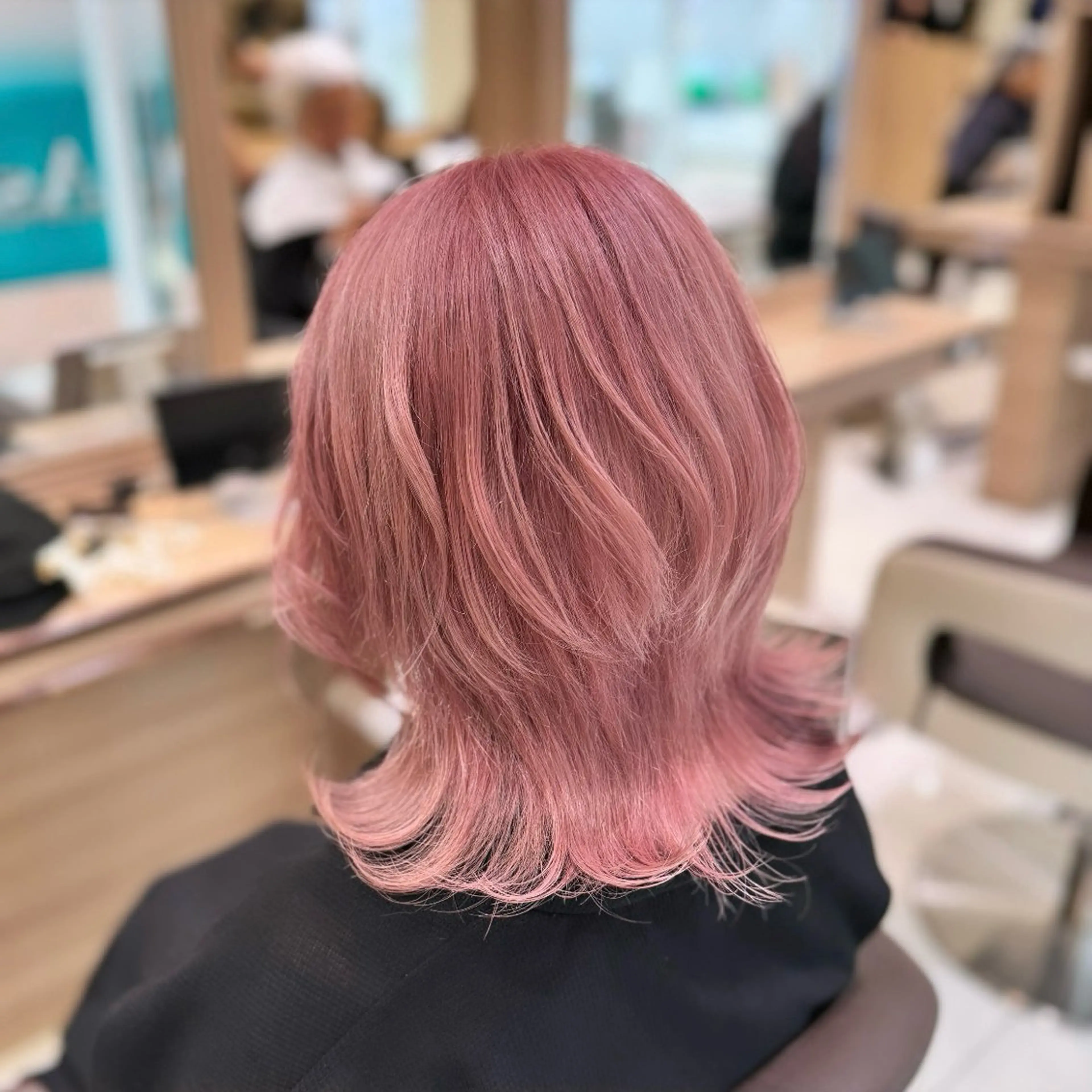 ミディアム カラー ブリーチ 崎山 紗吏のヘアスタイル