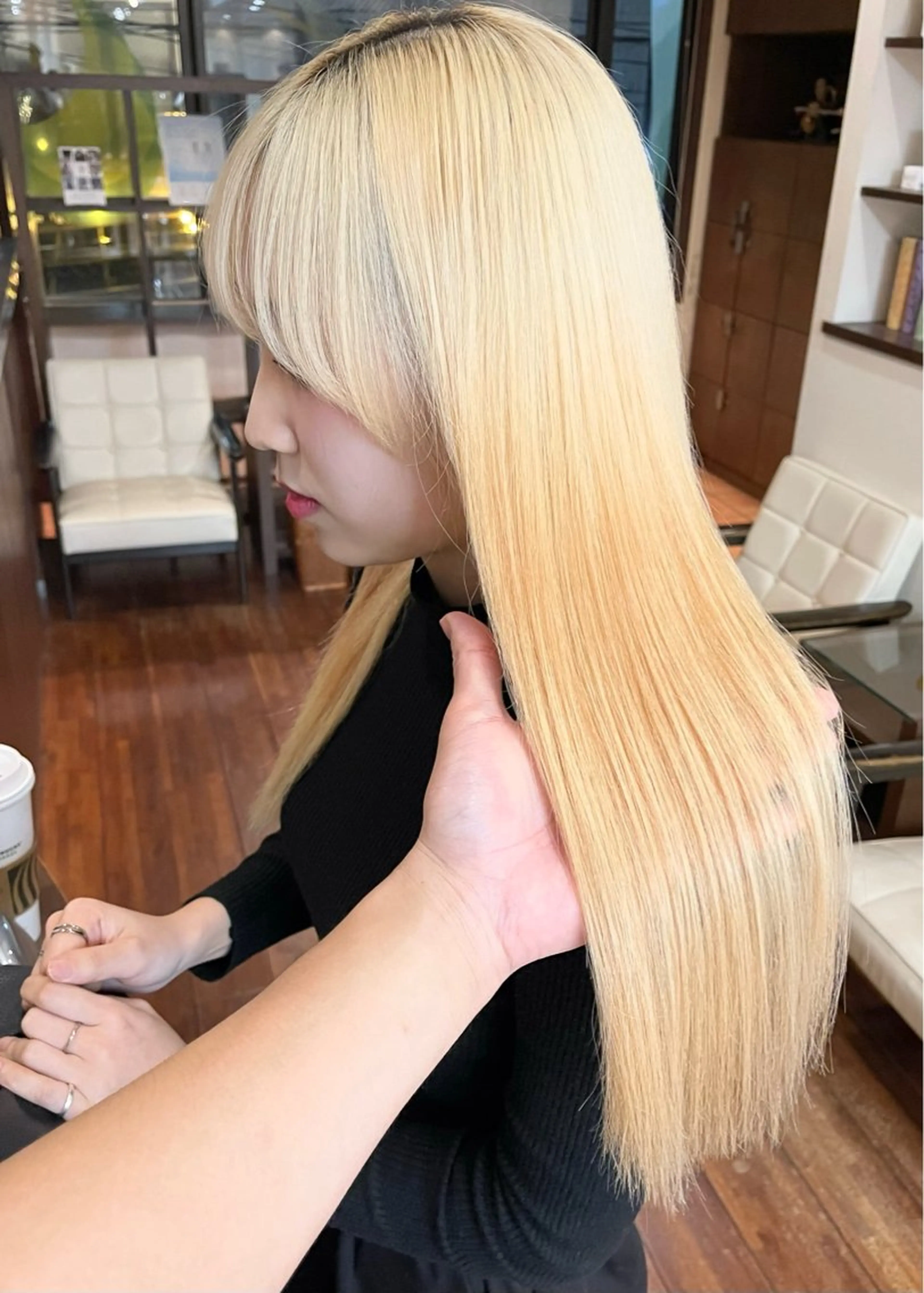 ロング カラー ブロンド ホワイトブロンド カット ヘアカラー トリートメント 髪質改善ｶﾗｰ ｹｱﾌﾞﾘｰﾁ/ﾀﾑのヘアスタイル
