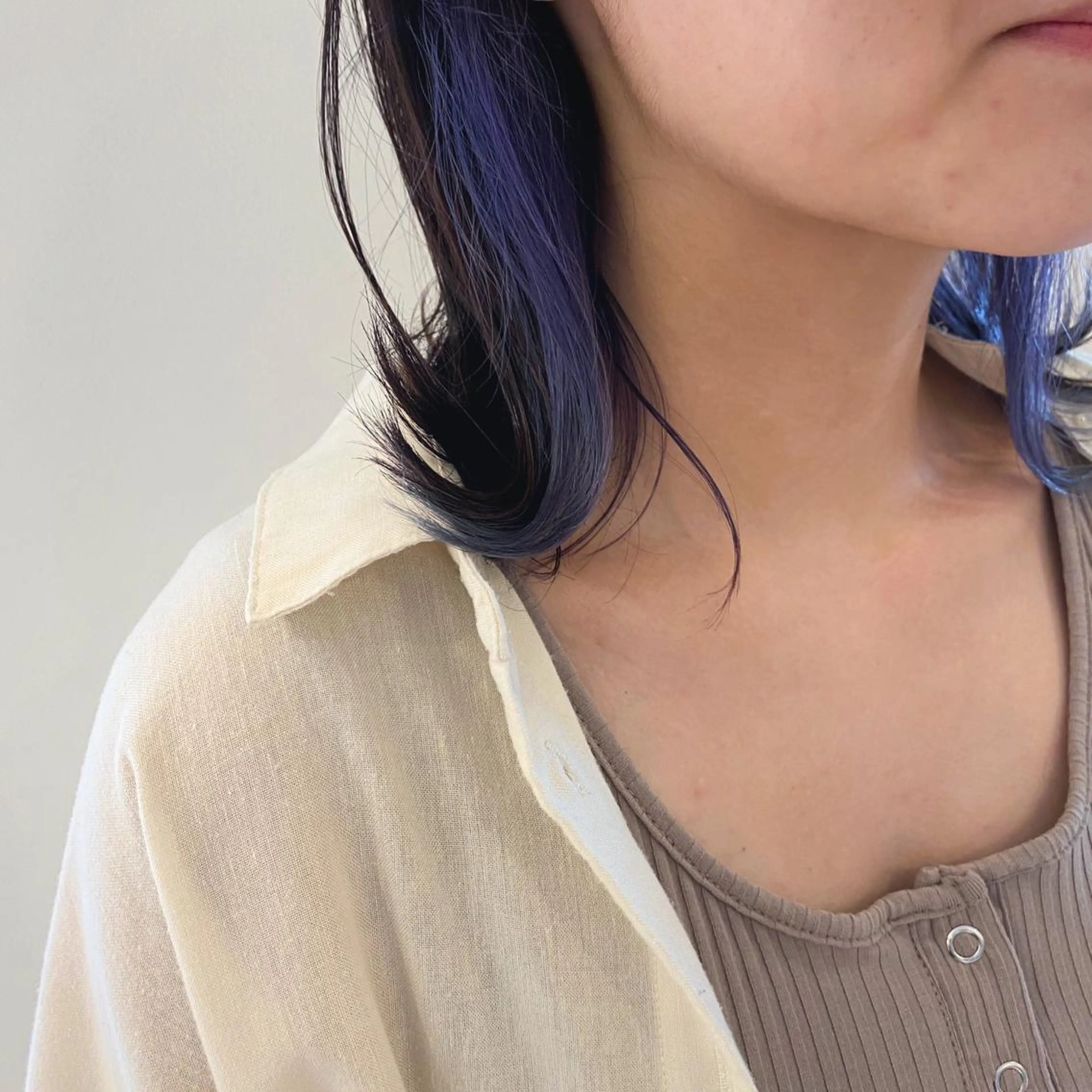 ミディアム カラー ヘアアレンジ ブルーカラー インナーカラー salowin 渋谷　joule所属・美髪矯正 韓国レイヤーのヘアスタイル