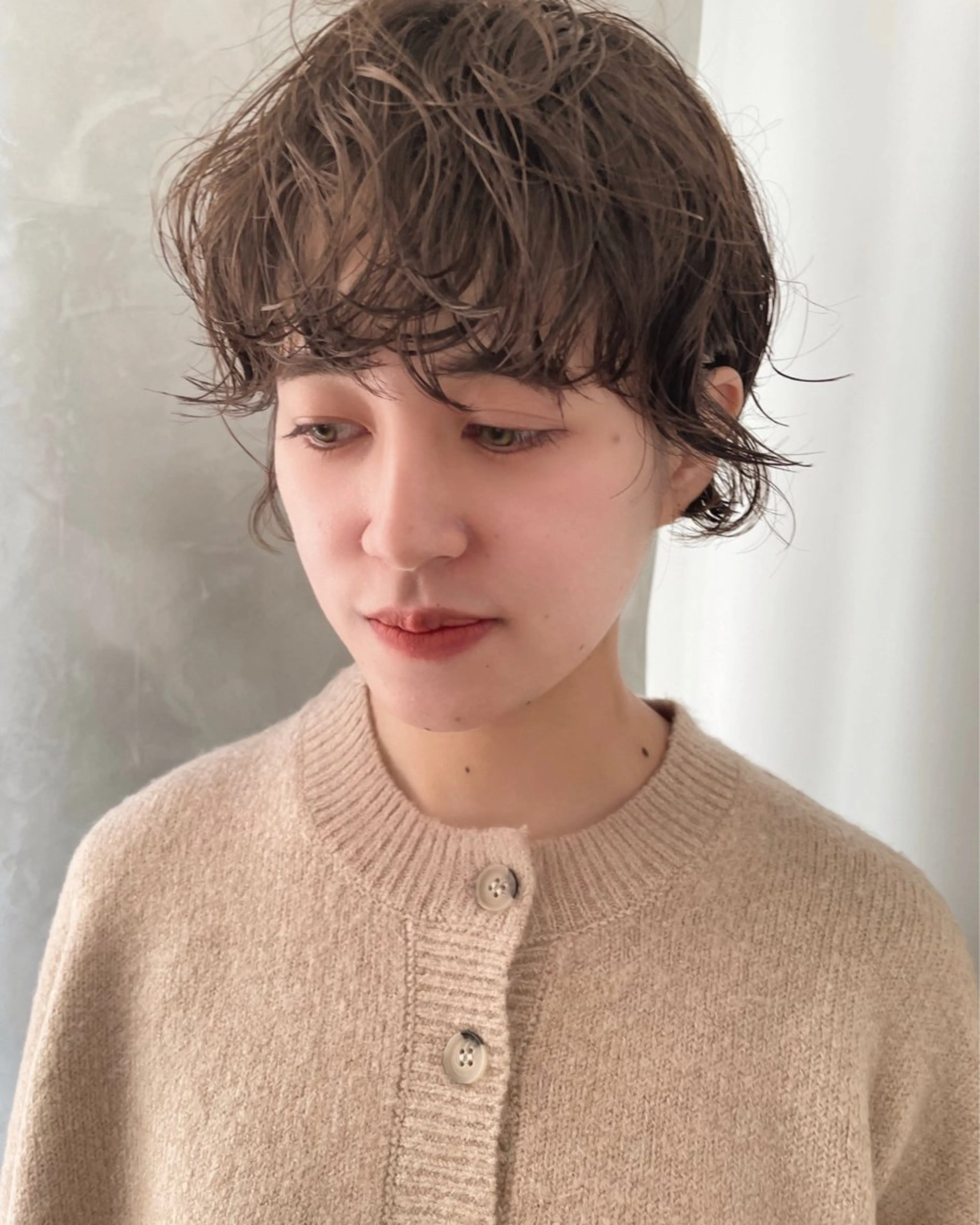 ショート パーマ ショートヘア ブリーチなし 寒色カラーのヘアスタイル