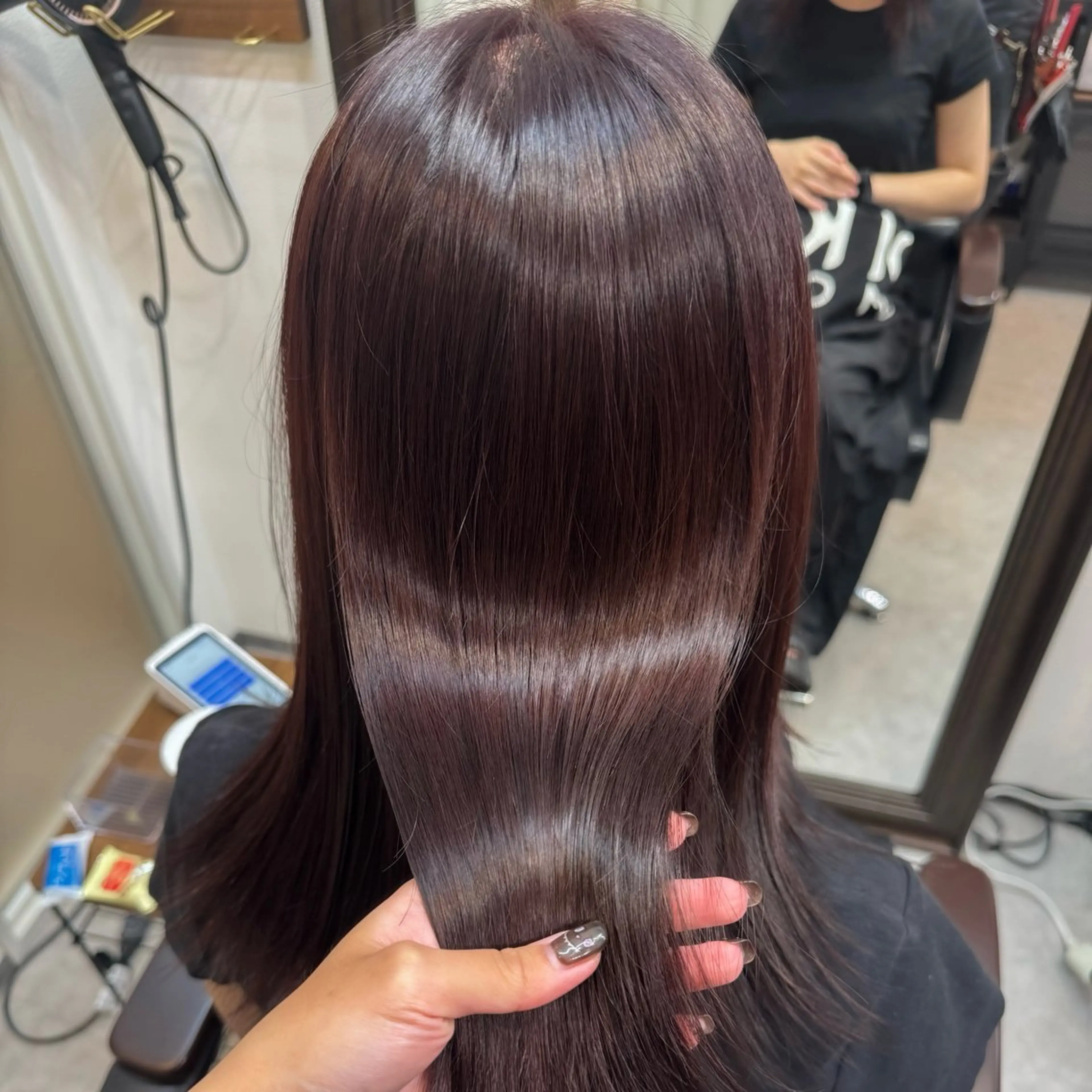 ミディアム パープルカラー トリートメント カット ヘアカラー トリートメント たぴ。ぱつっとボブ /暖色艶カラー🍒のヘアスタイル