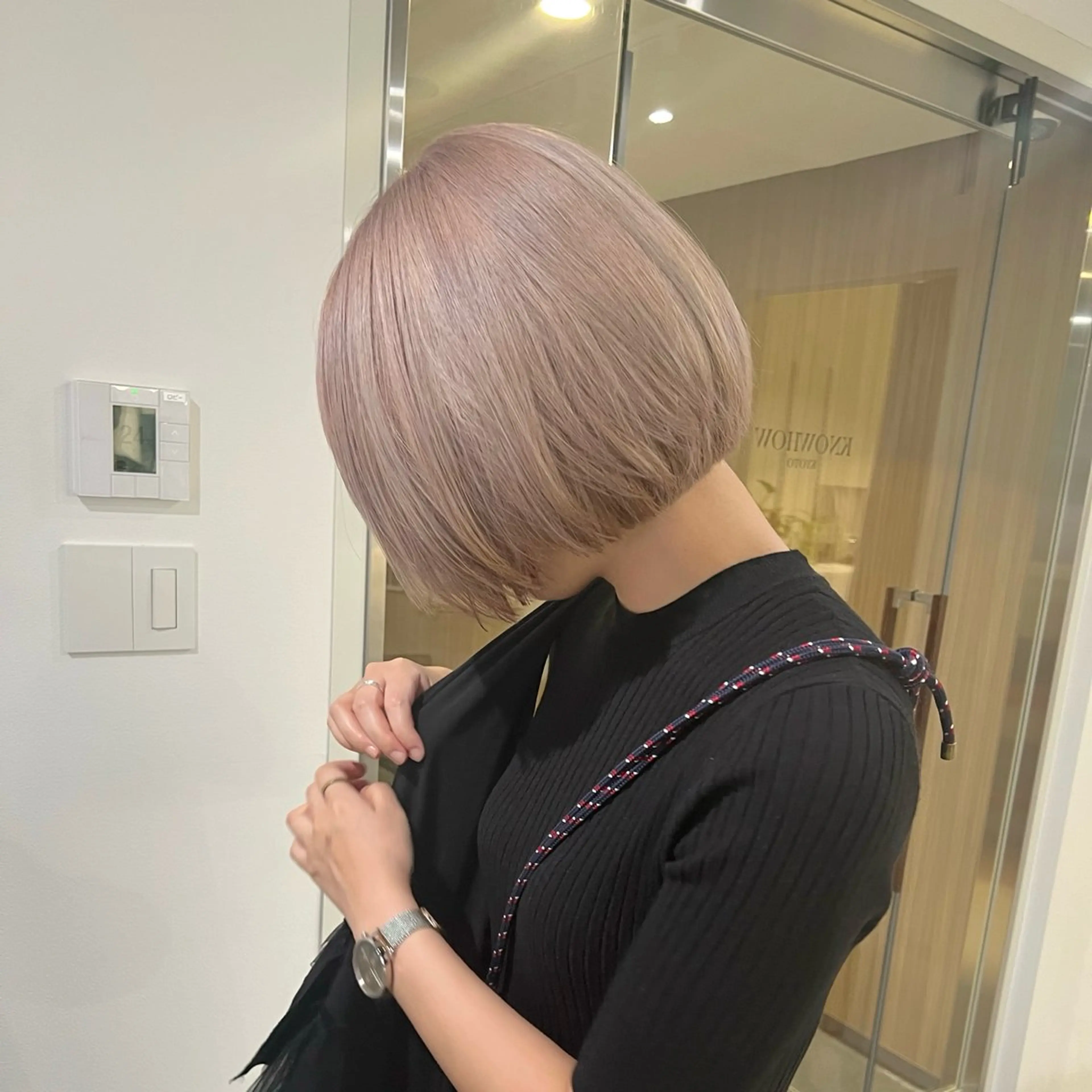 ショート カラー ブリーチ ケアブリーチ ハイトーンカラー ボブ knowhow京都所属・三宅 昌太のヘアスタイル