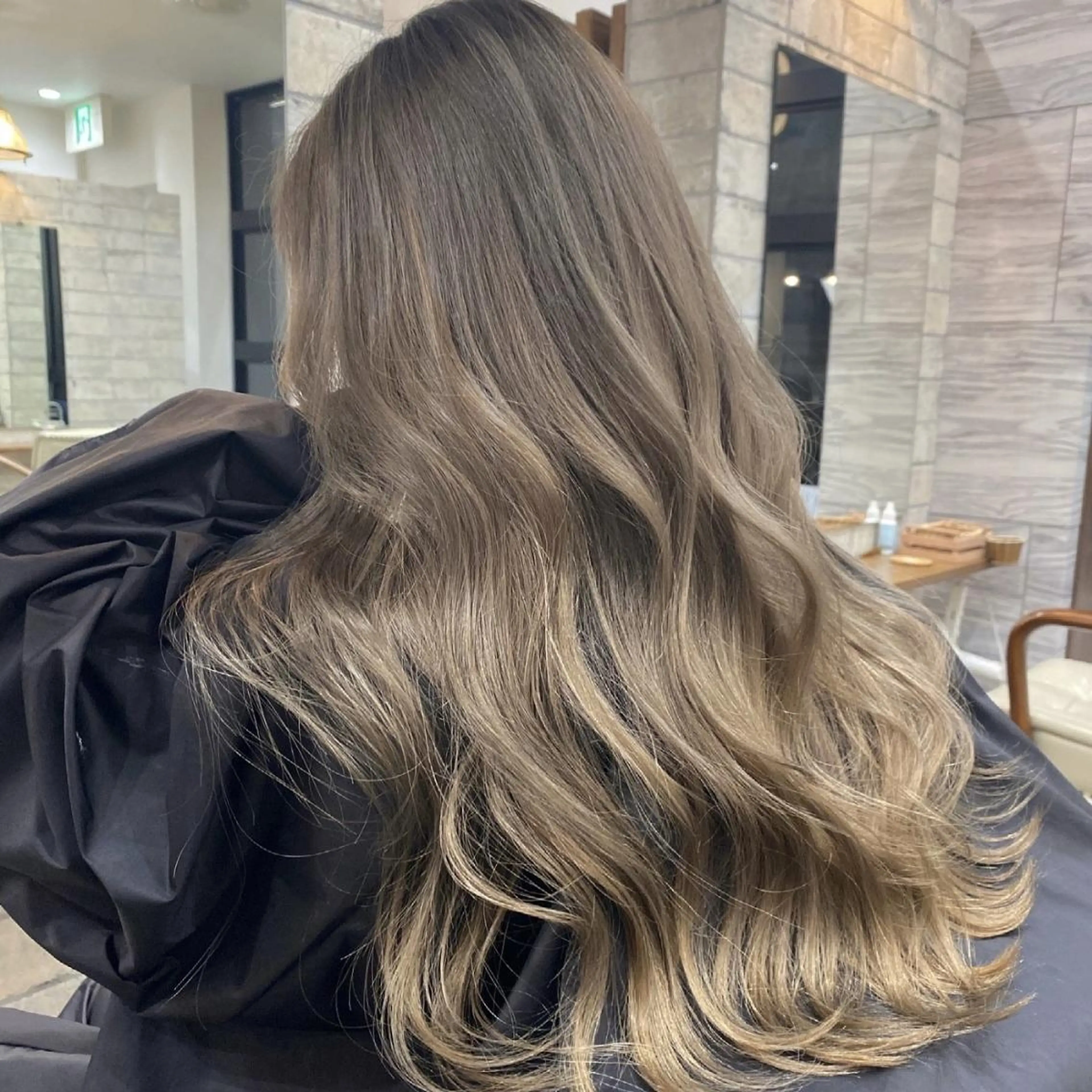 ロング カラー パーマ メンズ ヘアアレンジ ネイル キッズ マツエク・マツパ アイブロウ メンズバレイヤージュ メンズブリーチ フェードカット メンズハイライト メンズハイトーン 髪質改善🇰🇷 レイヤーカット/梅田のヘアスタイル