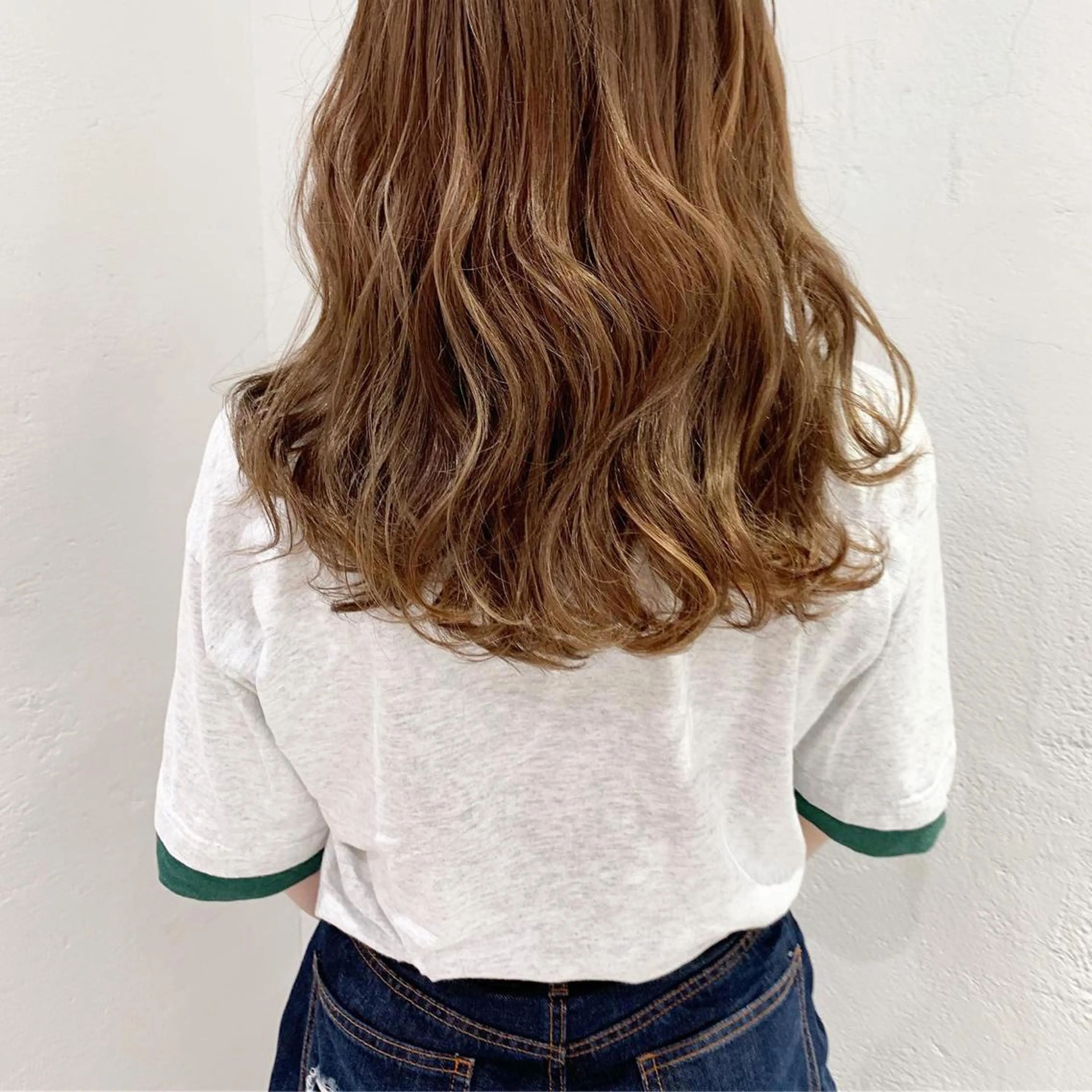 セミロング カラー ベージュカラー ブリーチ ハイライトカラー ハイライト ベージュ/オリーブ ボブ/小笠原汐海のヘアスタイル