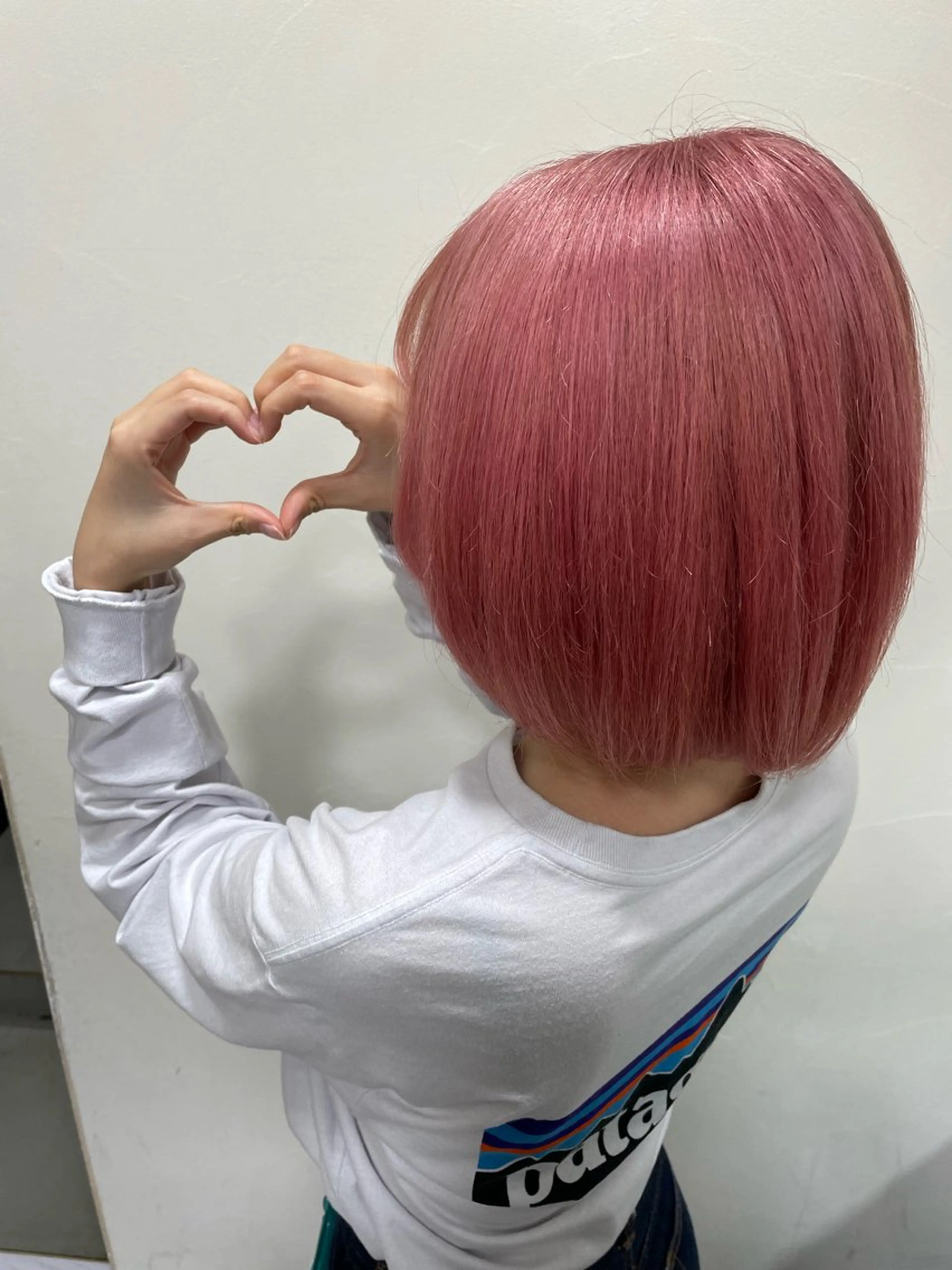 ショート カラー ブリーチ ピンクカラー 近江 莉佳の眉毛・アイブロウイメージ