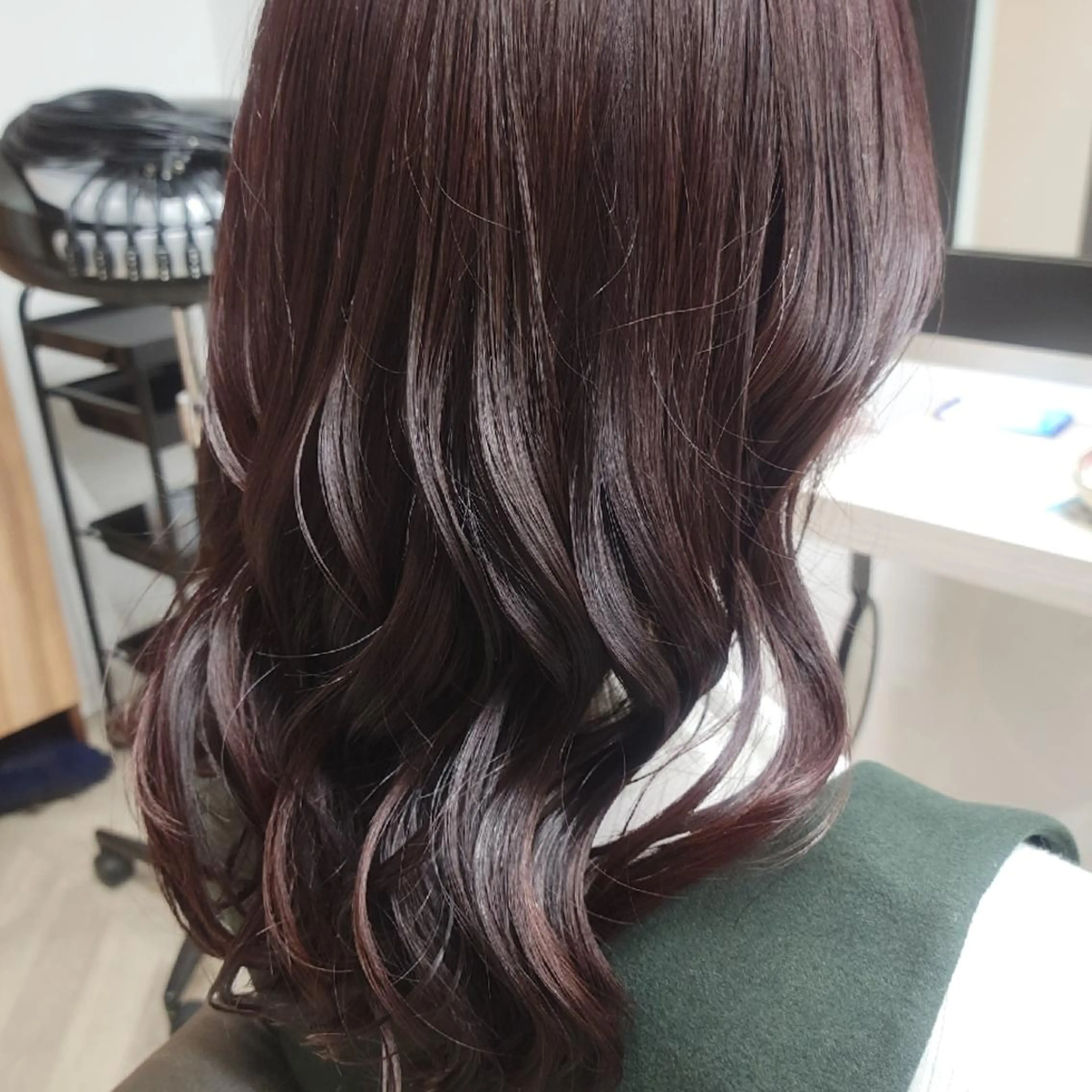 セミロング 安永 結菜のヘアスタイル