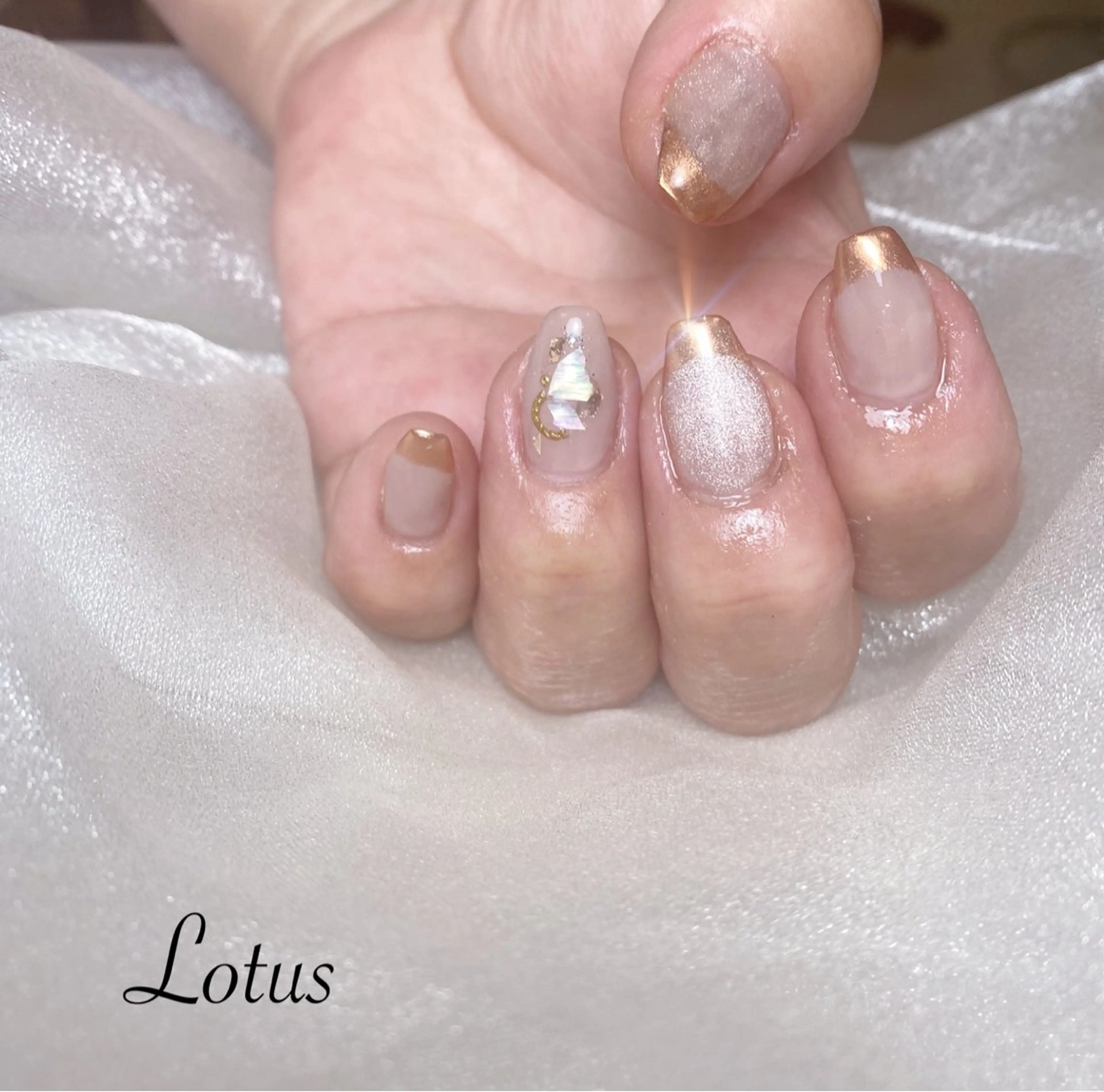 ネイル フレンチネイル ミラーネイル ハンドネイル Lotus 🌸のネイルデザイン