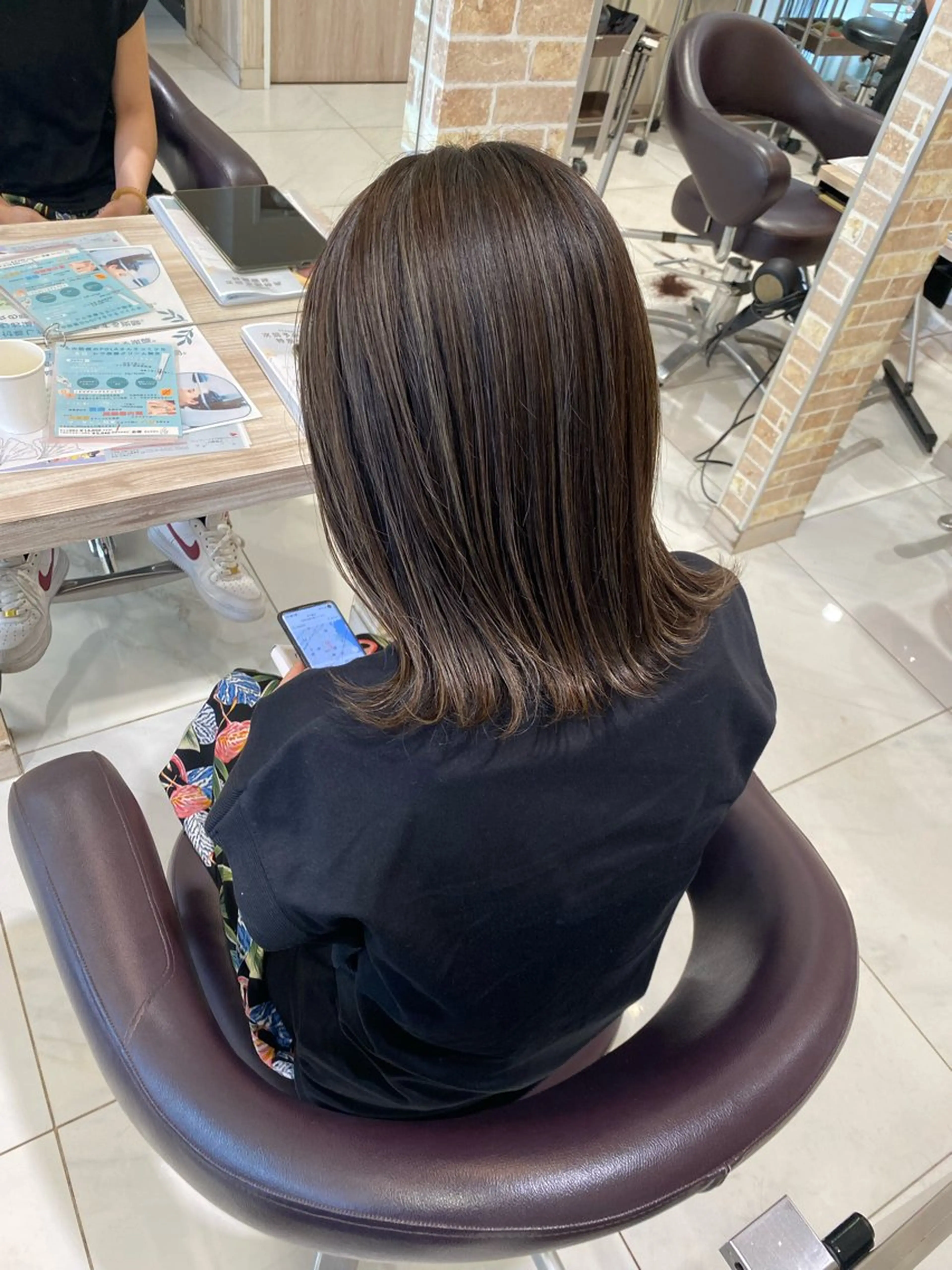 ミディアム カラー ブリーチ ケアブリーチ グレージュ ハイライトカラー ハイライト 山脇 聖竜のヘアスタイル