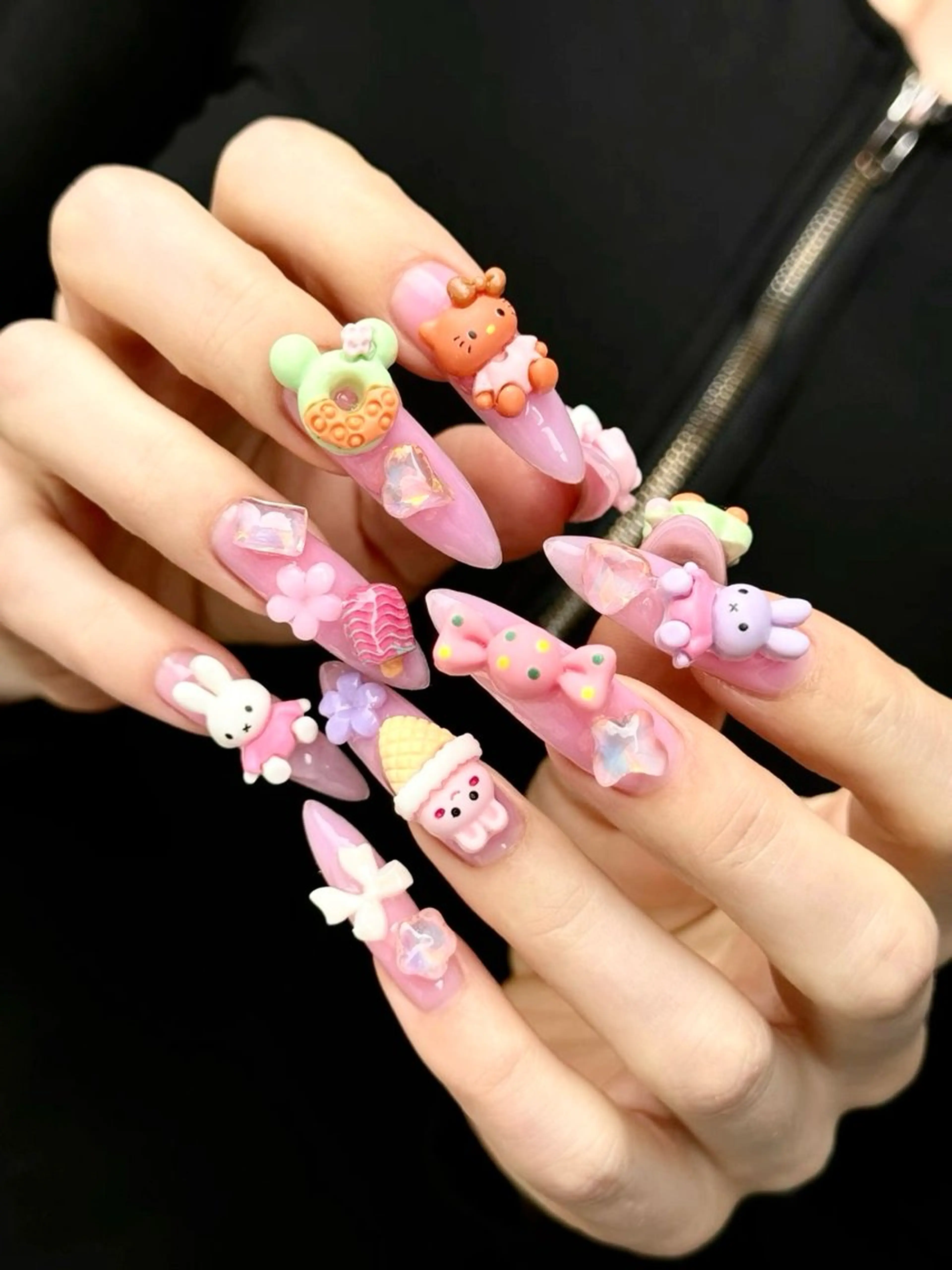 ネイル アートネイル 長さ出し キラキラネイル ワンホンネイル ハンドネイル ハンドケア Panda chan Novaのネイルデザイン