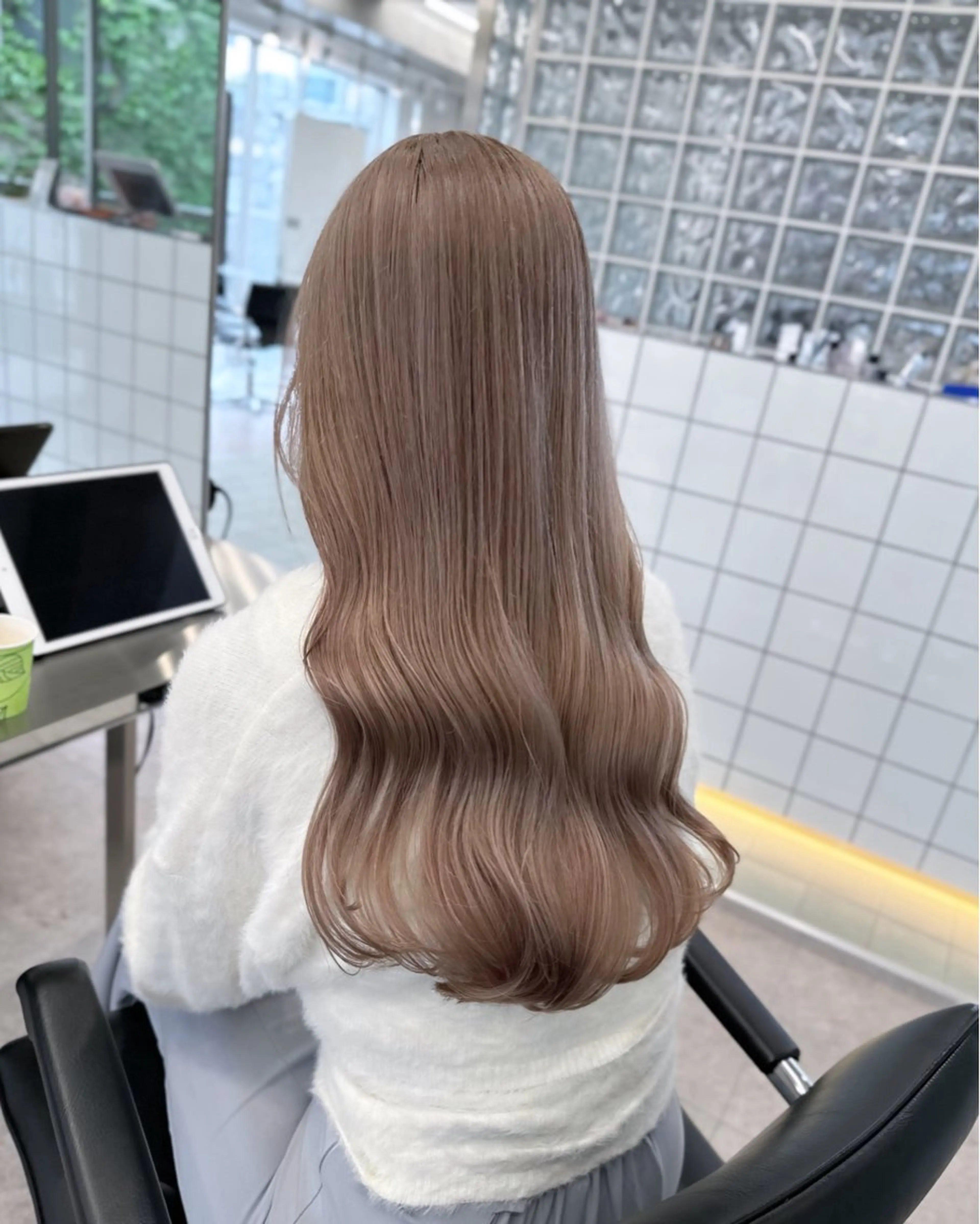 ロング カラー ベージュカラー ブリーチ ダブルカラー ハイトーンカラー ミルクティーベージュ ヘアカラー トリートメント ❣️本日ショート カット大募集❣️のヘアスタイル