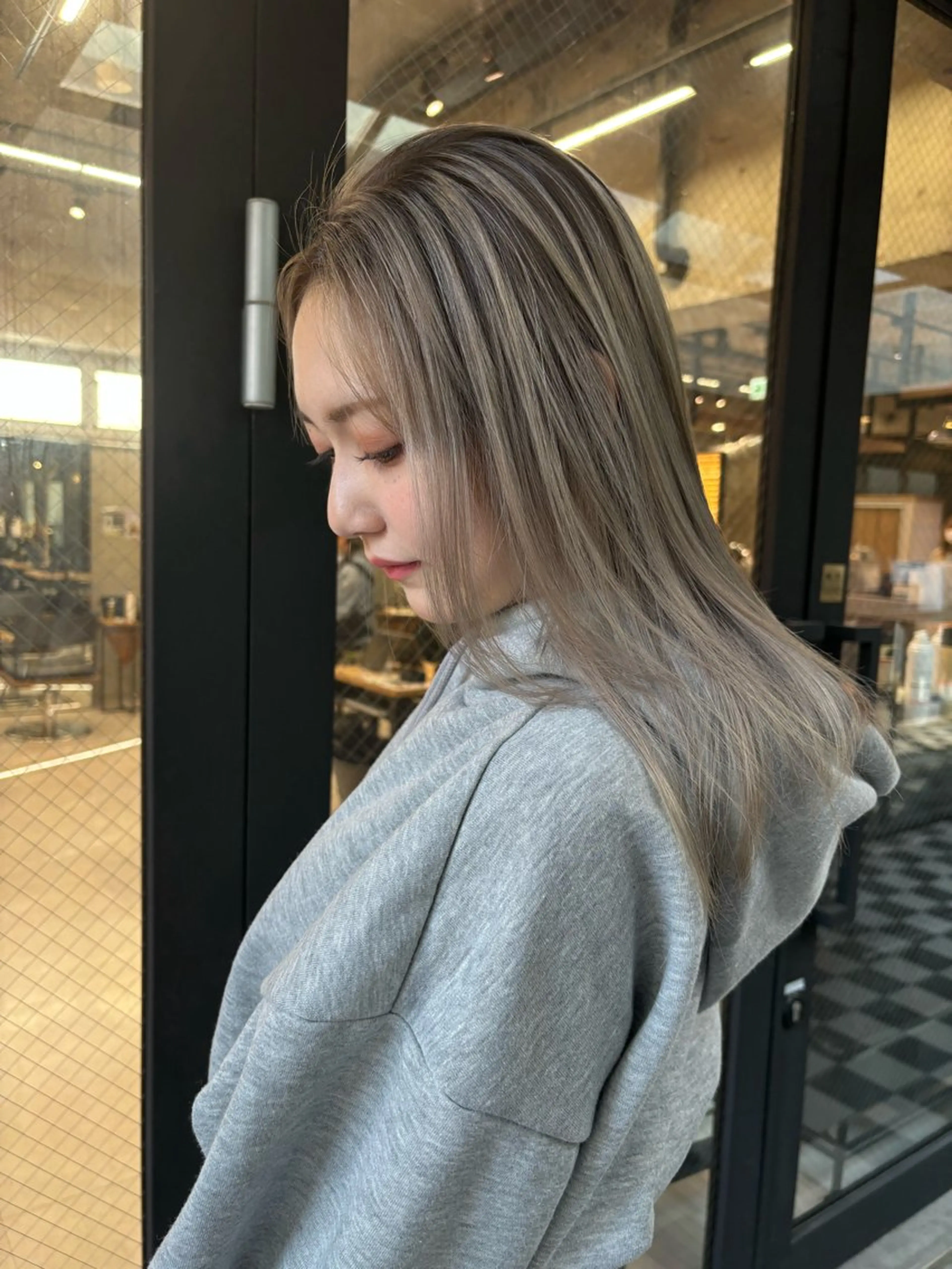 セミロング レイヤーカット カット ヘアカラー 🌺KANA🇺🇸 海外トレンドヘアのヘアスタイル