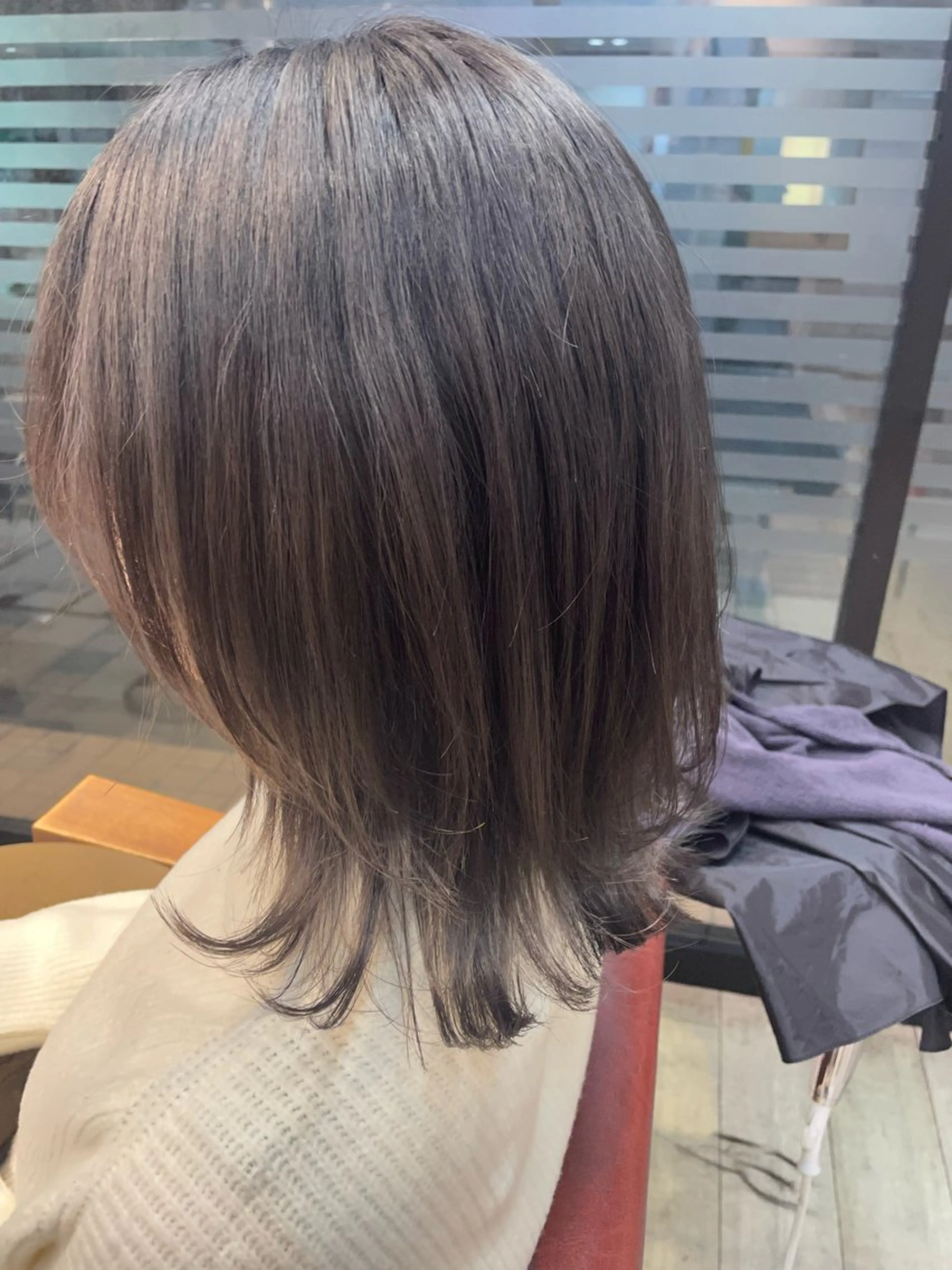 ミディアム カラー ブリーチ 透明感カラー グレージュ 顔周りカット レイヤーカット カット ヘアカラー ✨横須賀髪質改善✨️ 加藤 百音のヘアスタイル