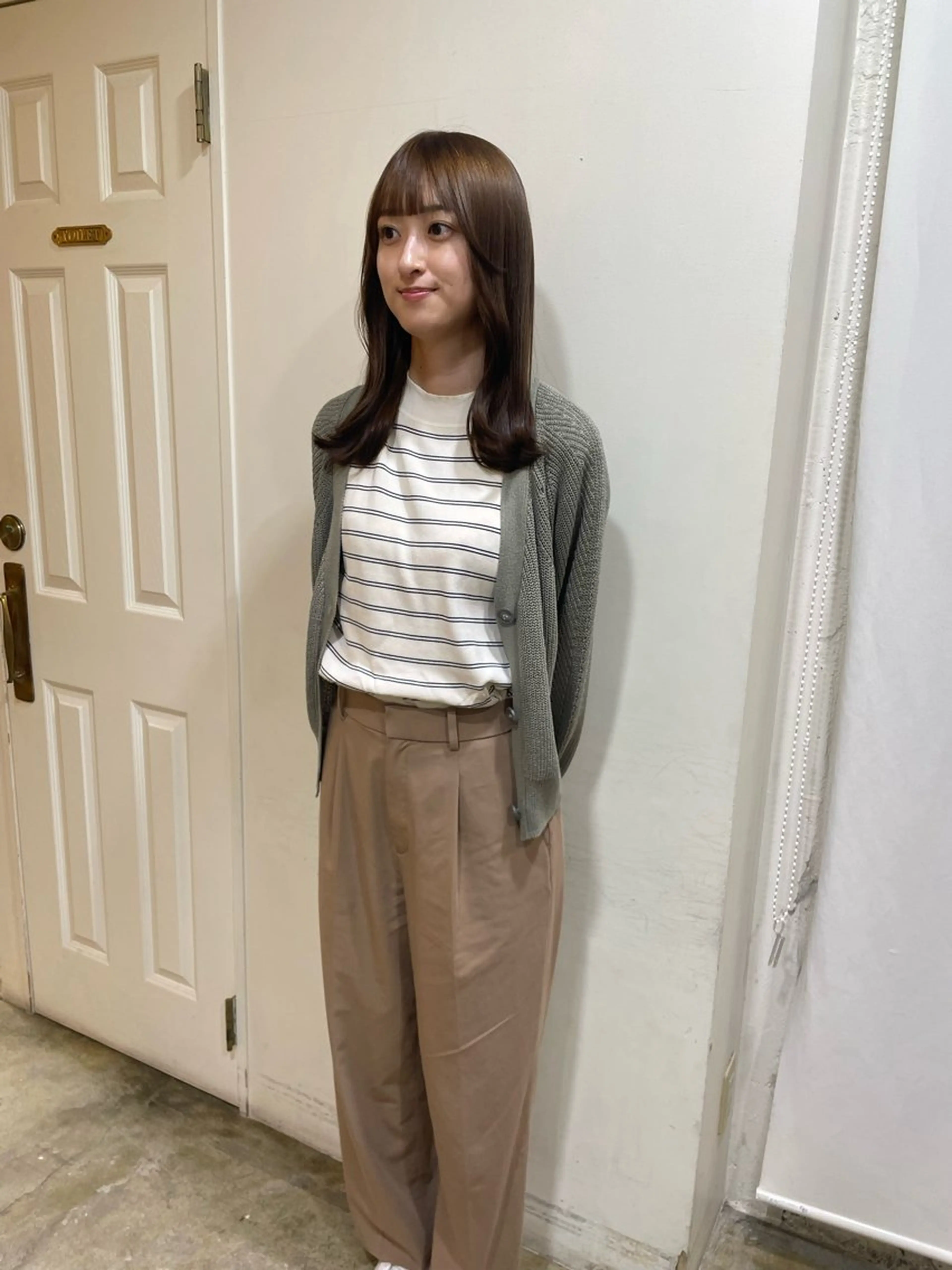 ミディアム カラー ベージュカラー オリーブベージュ ヘアカラー トリートメント MIOベージュカラー 柔らかいカラーのヘアスタイル