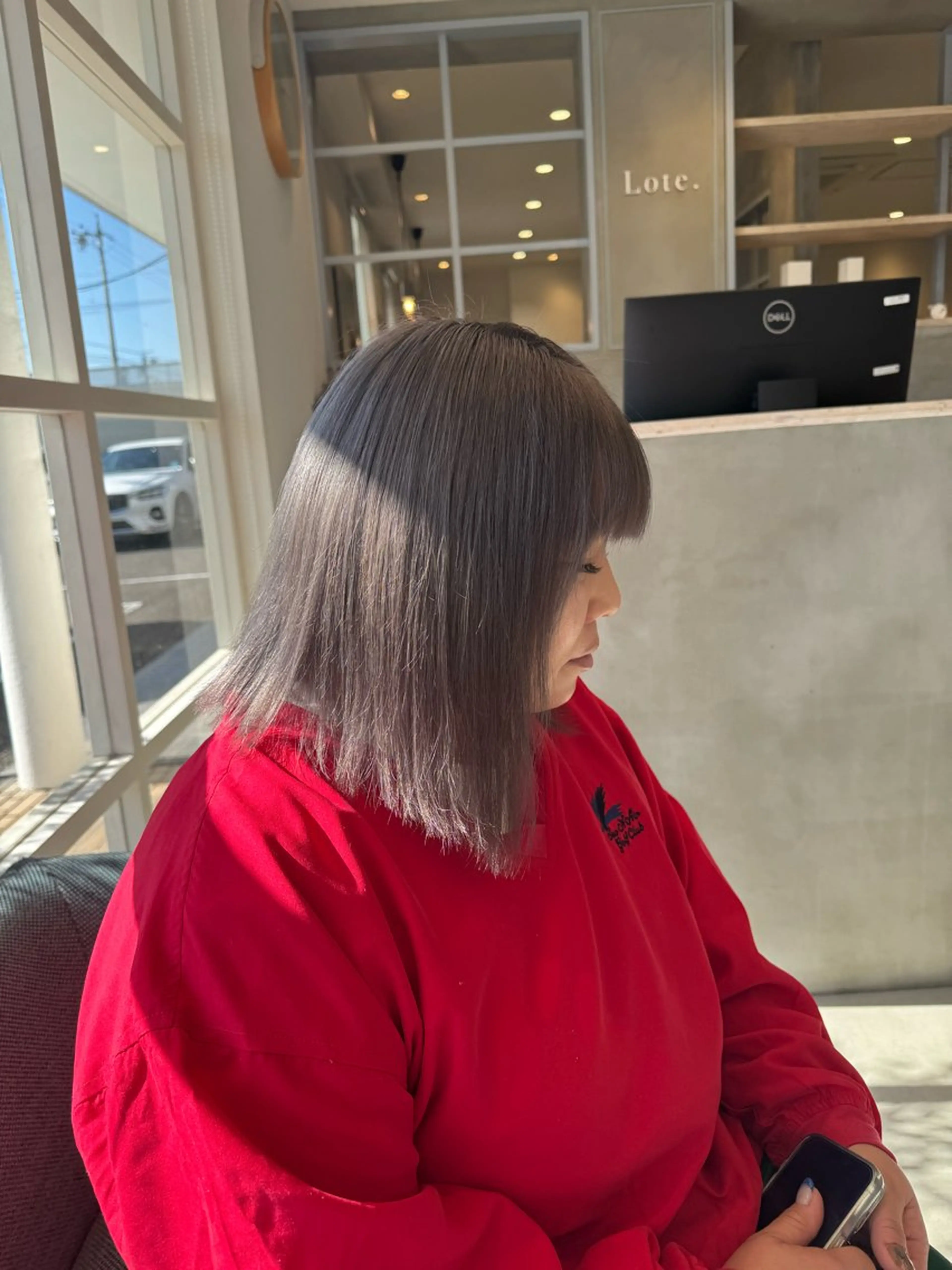 ミディアム カラー 切りっぱなしボブ ミディアムパーマ バレイヤージュ ベージュカラー ブリーチ ヘアカラー hono ブリーチ/ 縮毛矯正/パーマのヘアスタイル