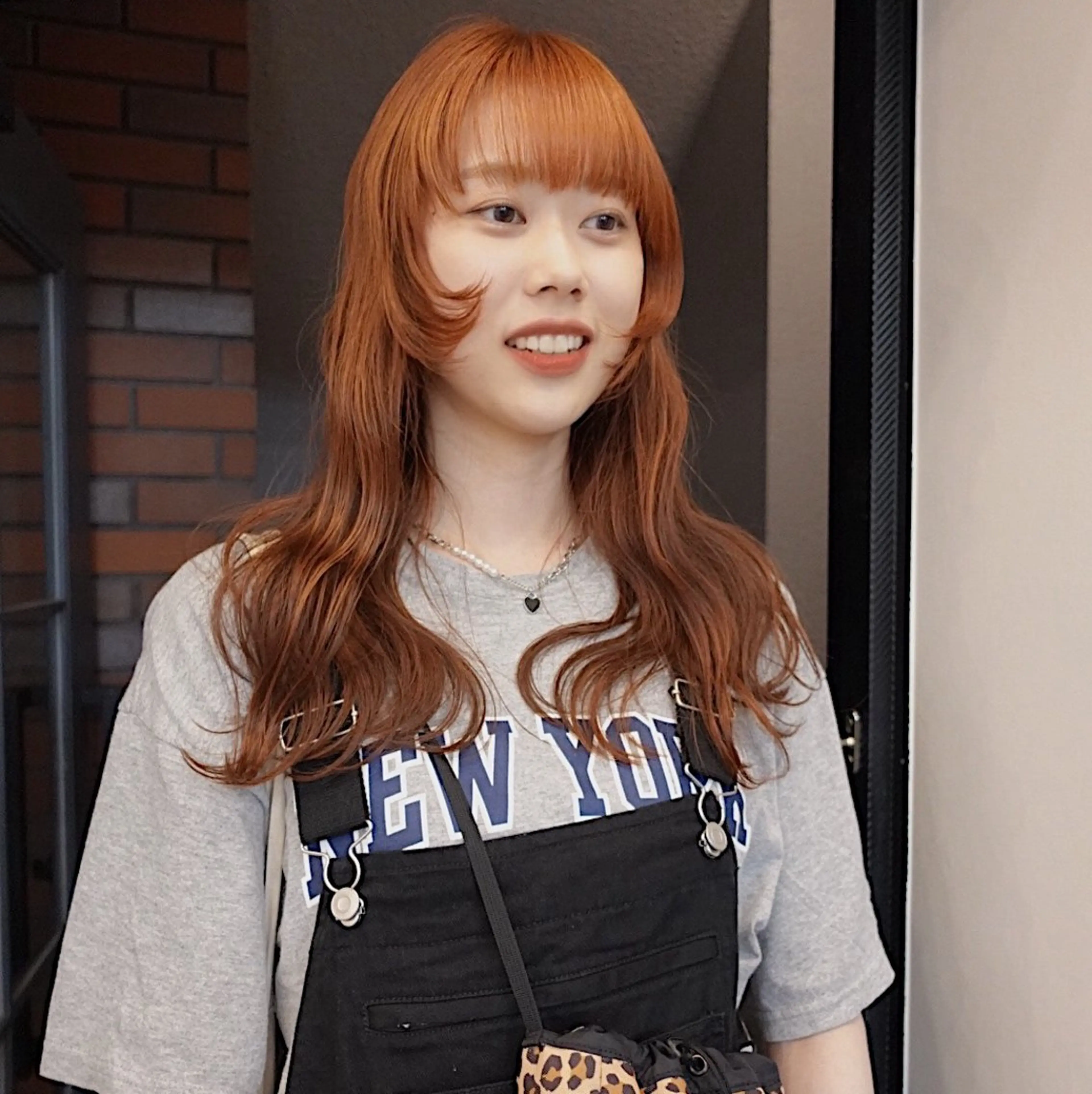 セミロング カラー ヘアアレンジ ブリーチ ブリーチなしカラー オレンジ カット ヘアカラー 🌐サトウ リョウ🌐のヘアスタイル