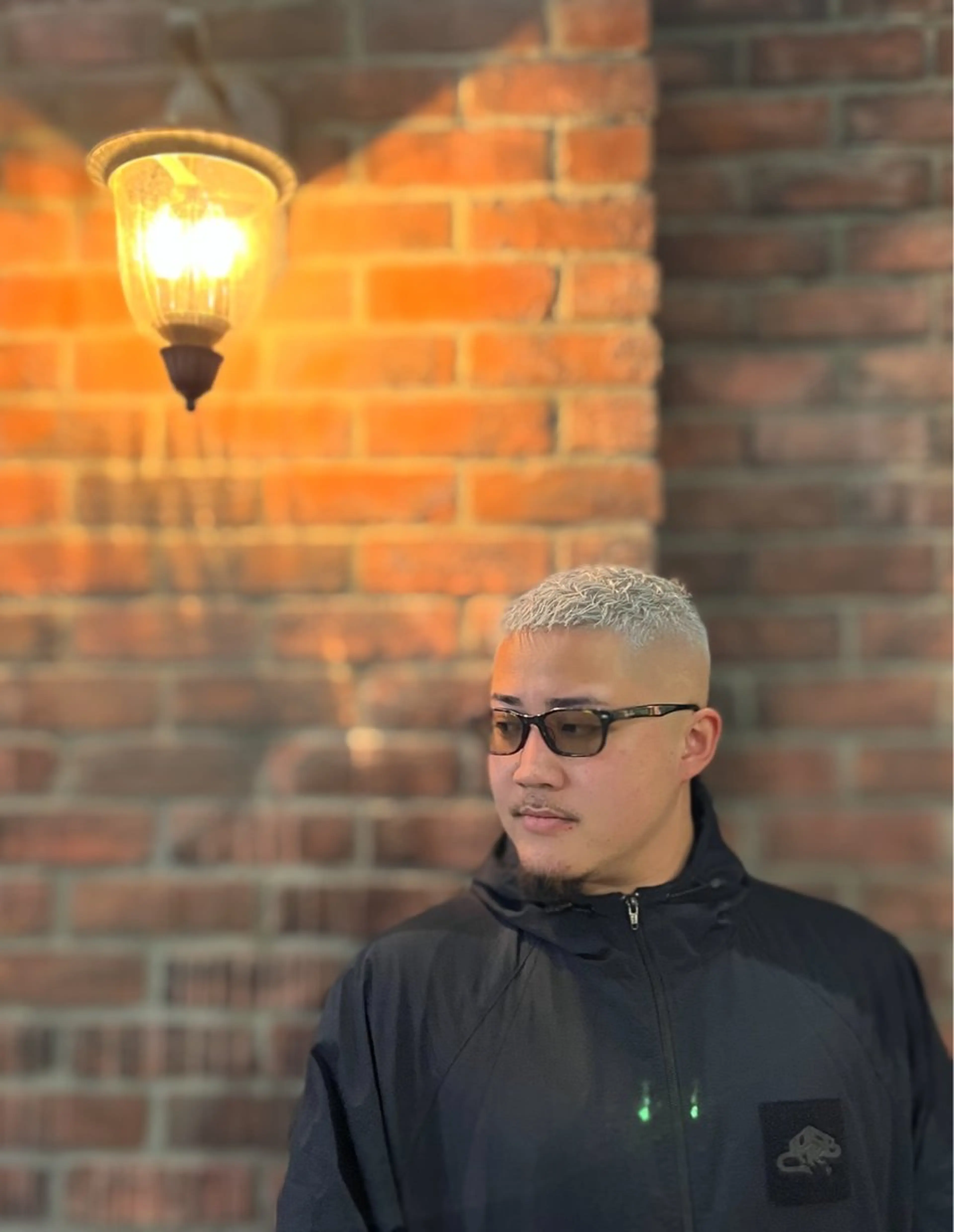 ショート カラー メンズ センターパート フェードカット マッシュ メンズパーマ メンズツイストパーマ icon Blue所属・池袋メンズパーマ フェード純平のヘアスタイル