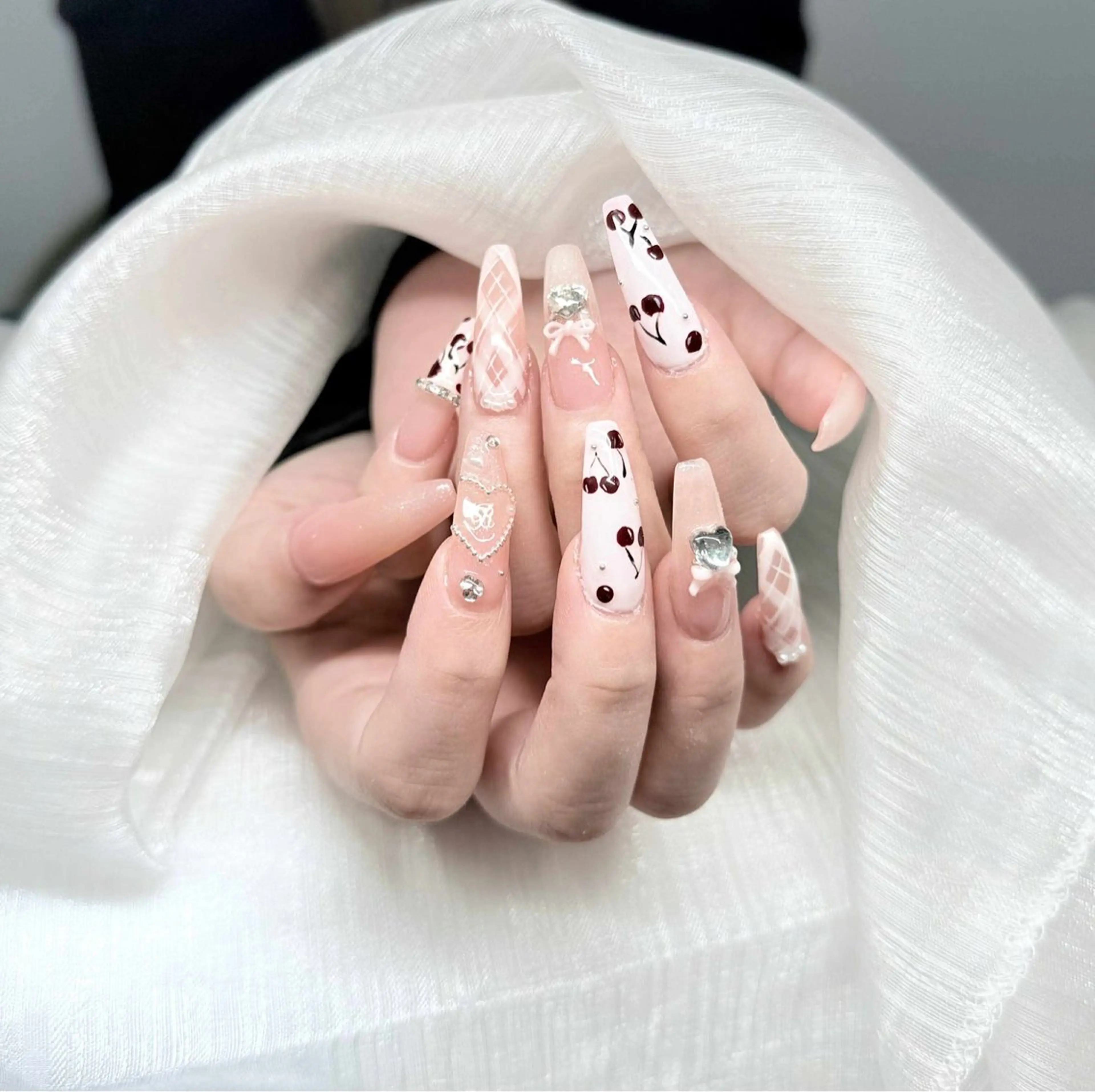 ネイル 長さ出し グラデーション 卒業式 キラキラネイル マグネットネイル ハンドネイル Lee Nailsのネイルデザイン