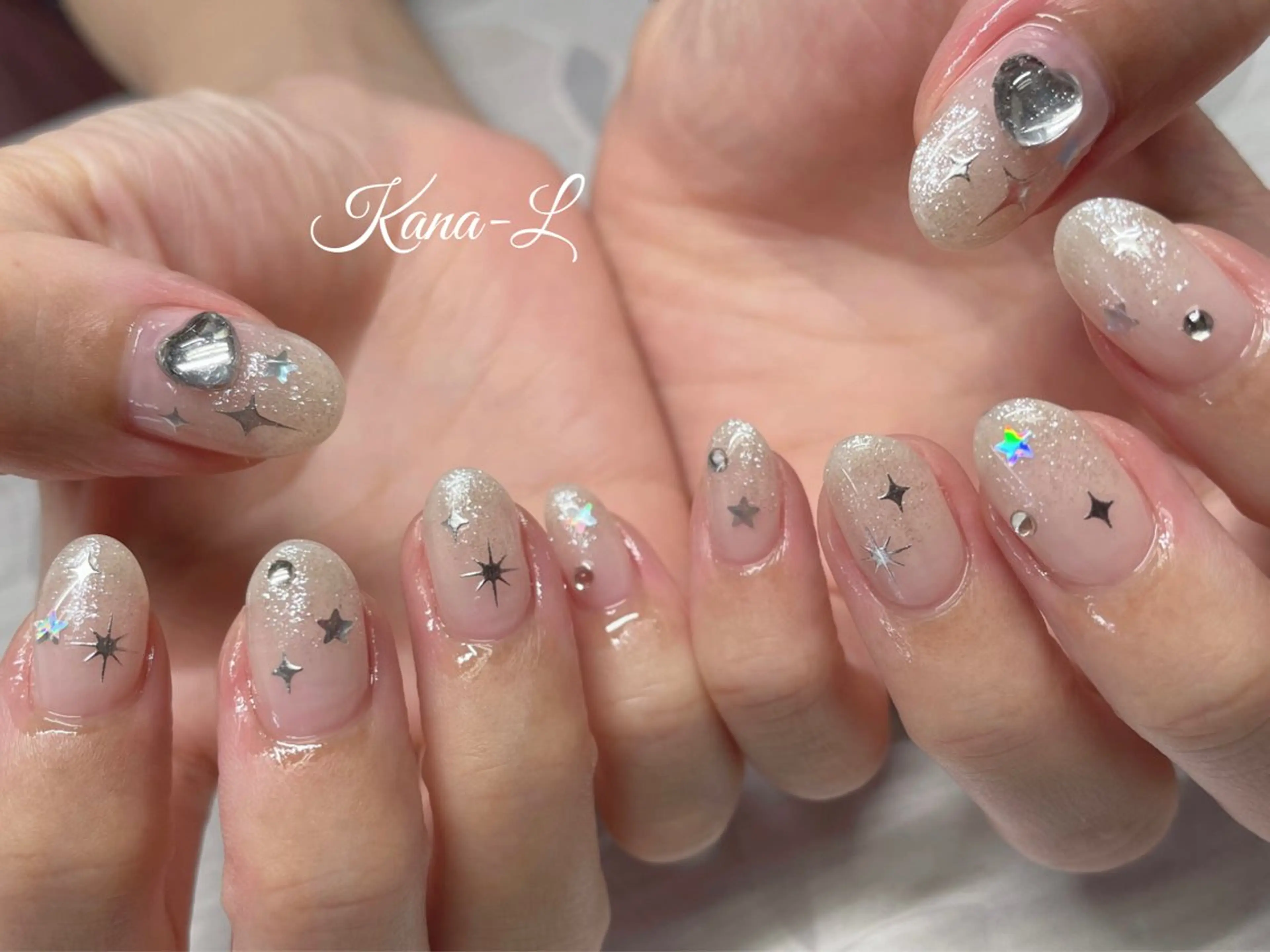 ネイル ジェルネイル グラデーション キラキラネイル ラメ(グリッター) ラメグラデーション 芦辺 香奈のネイルデザイン