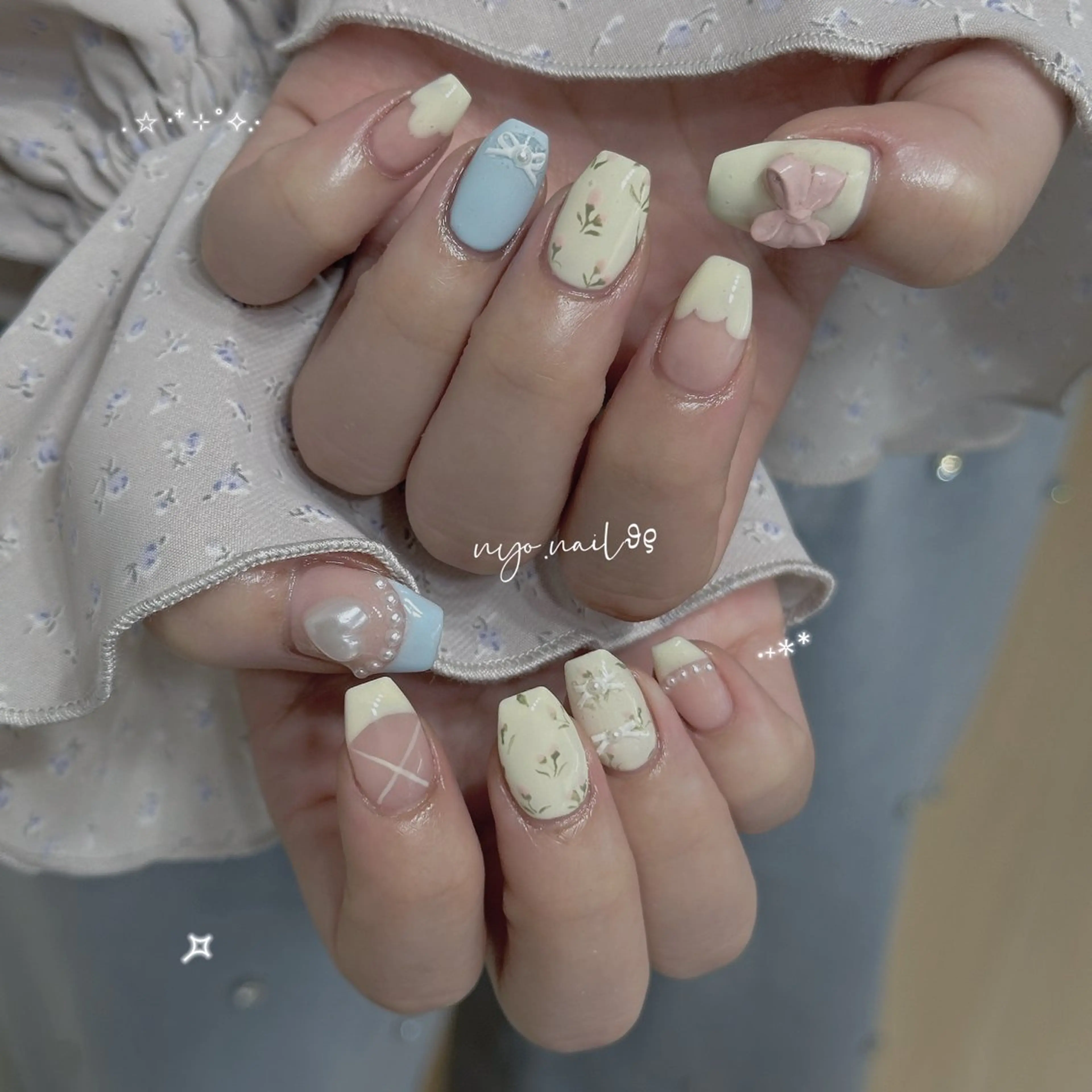 ネイル ハンドネイル 🩵ニヨ ネイル ☁️のネイルデザイン