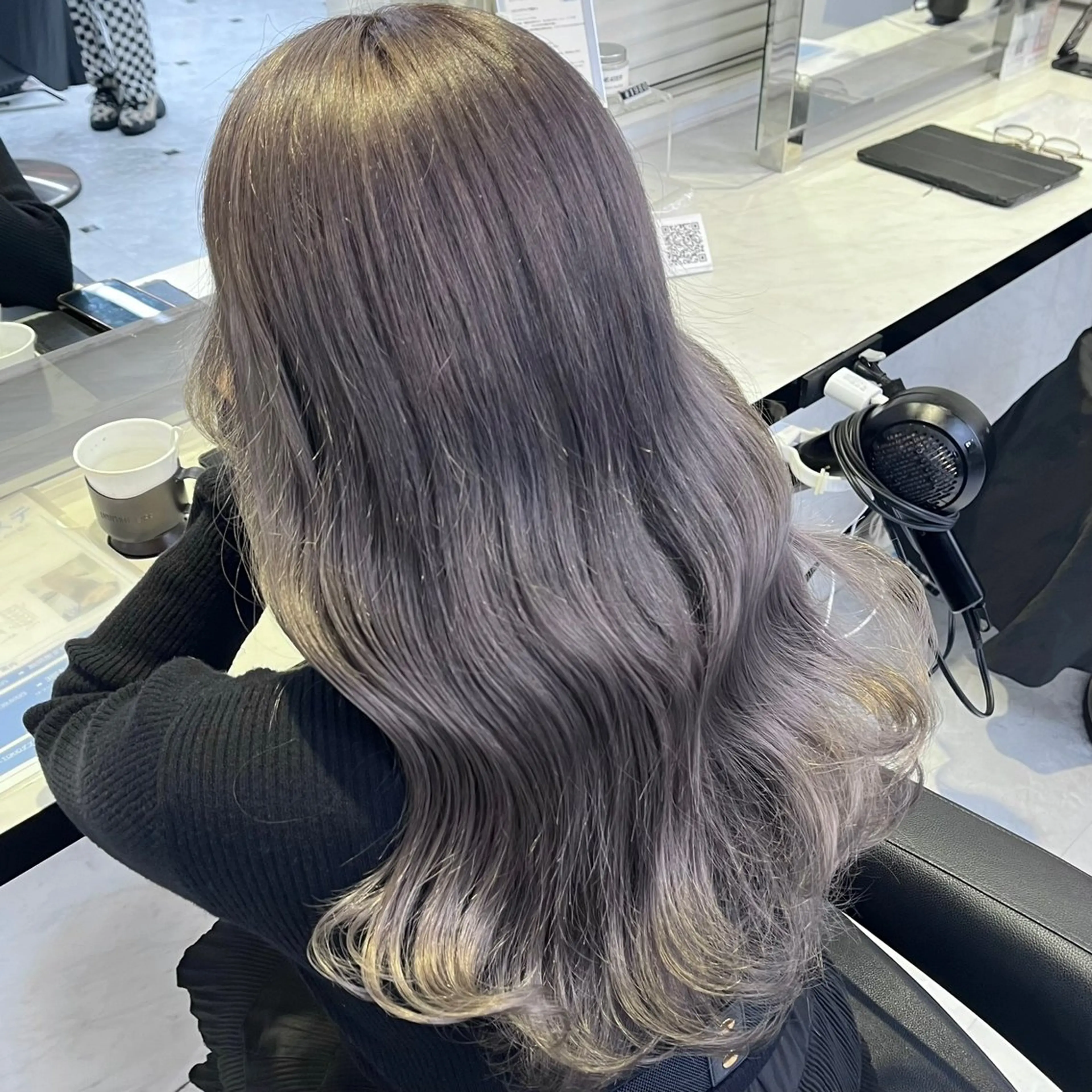 セミロング カラー ヘアアレンジ 🍒透明感カラー🌨 🥕ハイトーンカラーのヘアスタイル