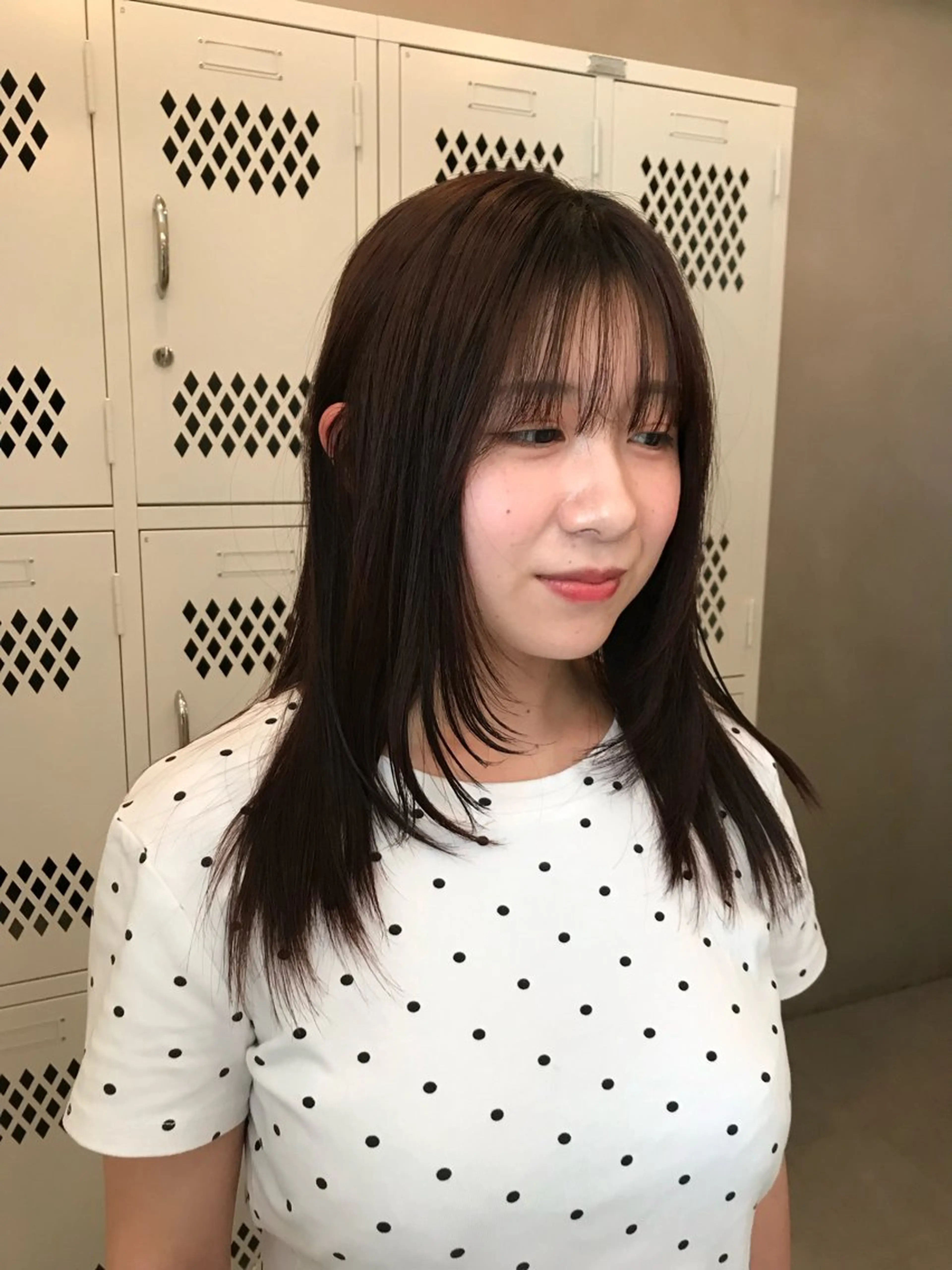 セミロング カノン／伏見/栄 カラーモデルのヘアスタイル