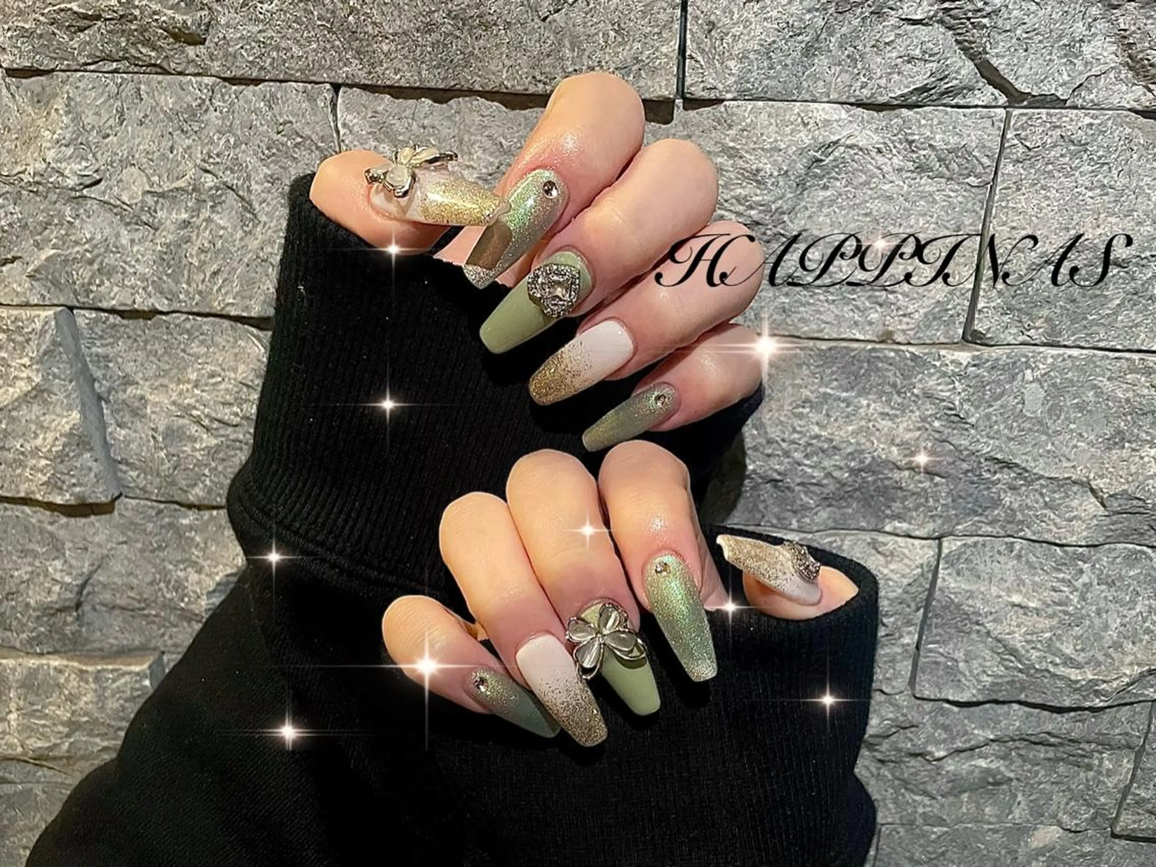 ネイル グラデーション グリーン キラキラネイル ラメ(グリッター) ラメグラデーション ハンドネイル HAPPINAS Jrネイリスト💅のネイルデザイン