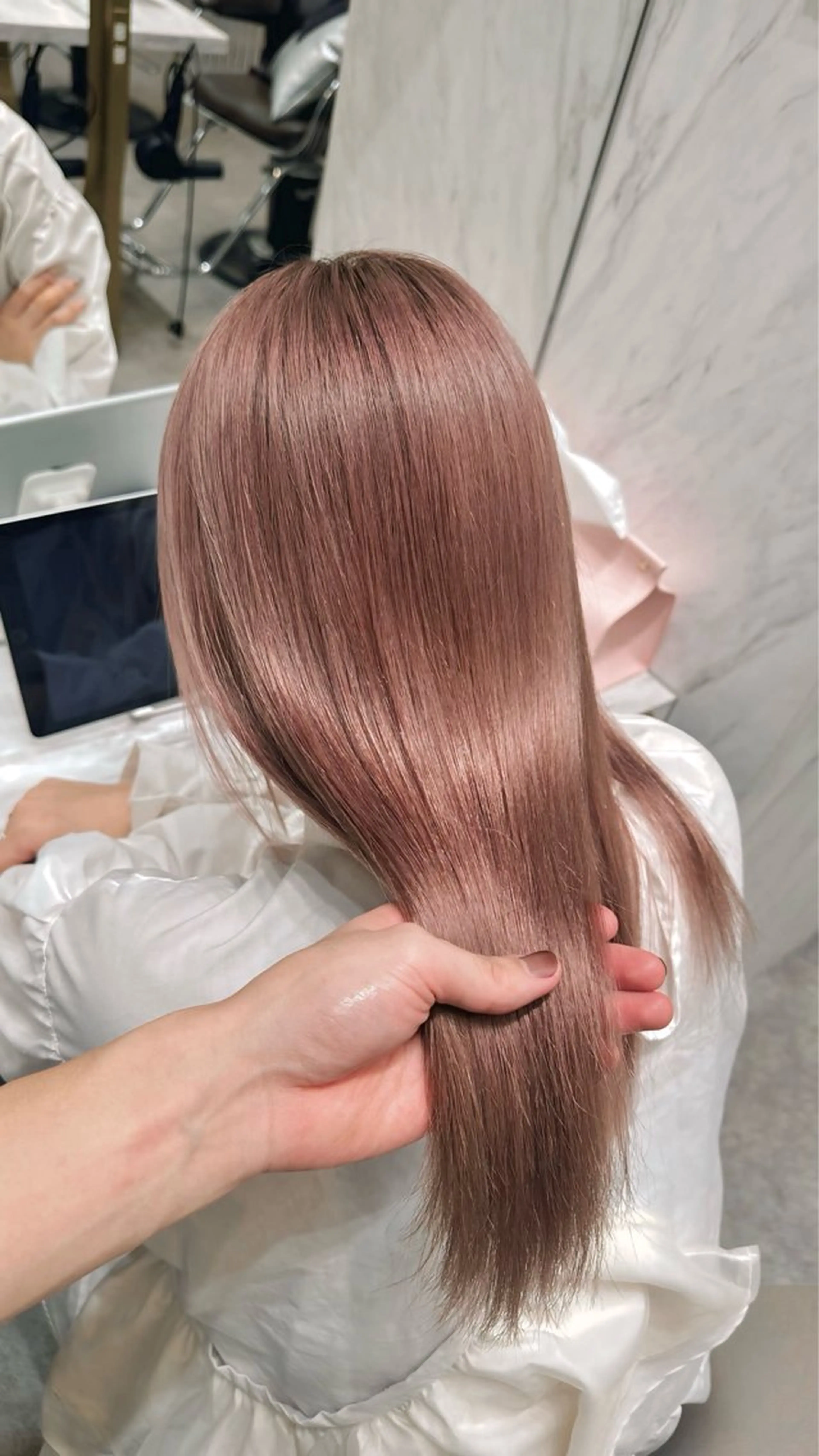 ミディアム カラー カット ヘアカラー 縮毛矯正 トリートメント ケアブリーチ 韓国レイヤーKYONのヘアスタイル