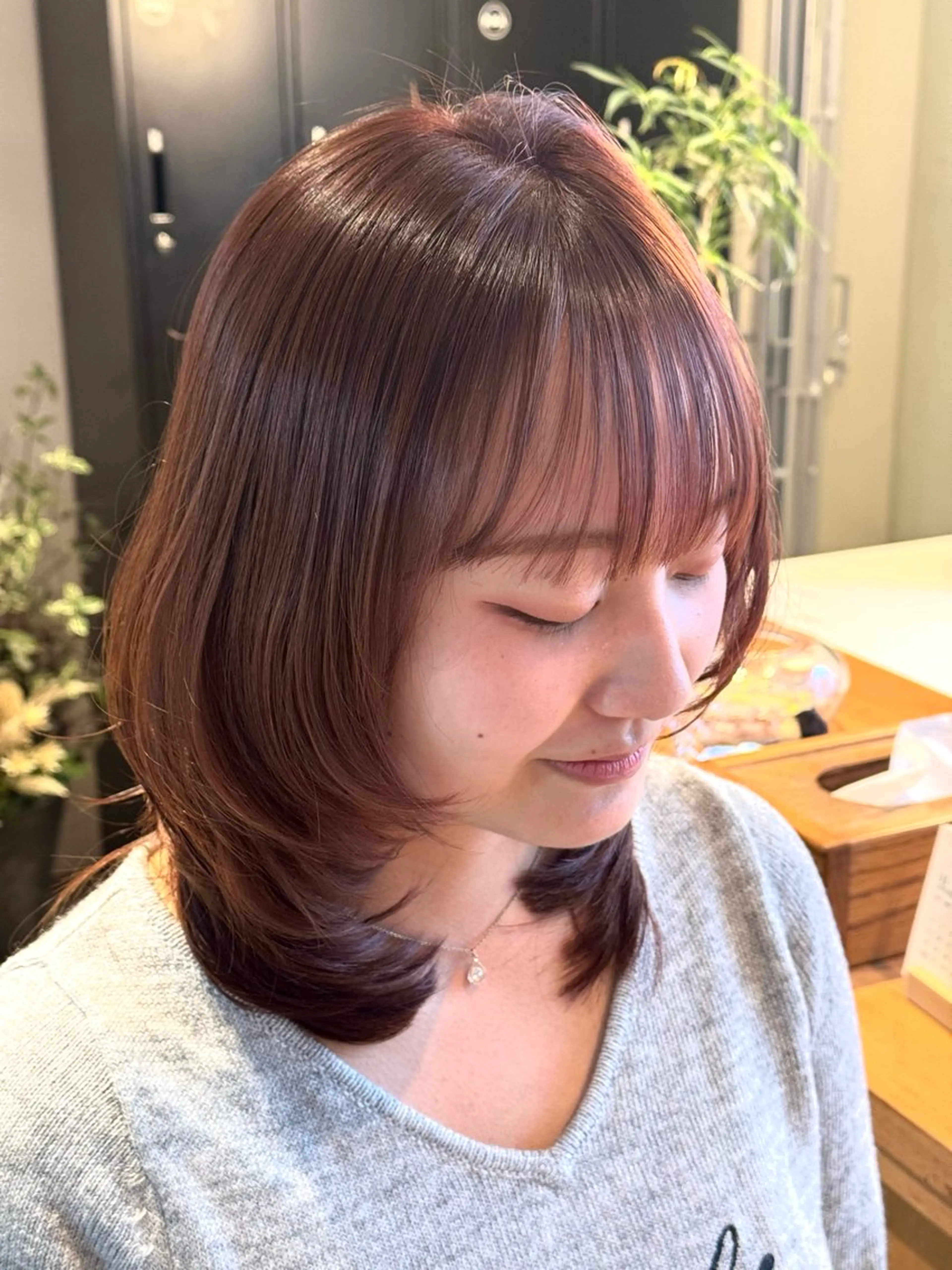 ミディアム ピンクブラウン 顔周りカット ハイレイヤー レイヤーカット ヘアカラー POOL京橋店所属・カイリ 【POOL】のヘアスタイル