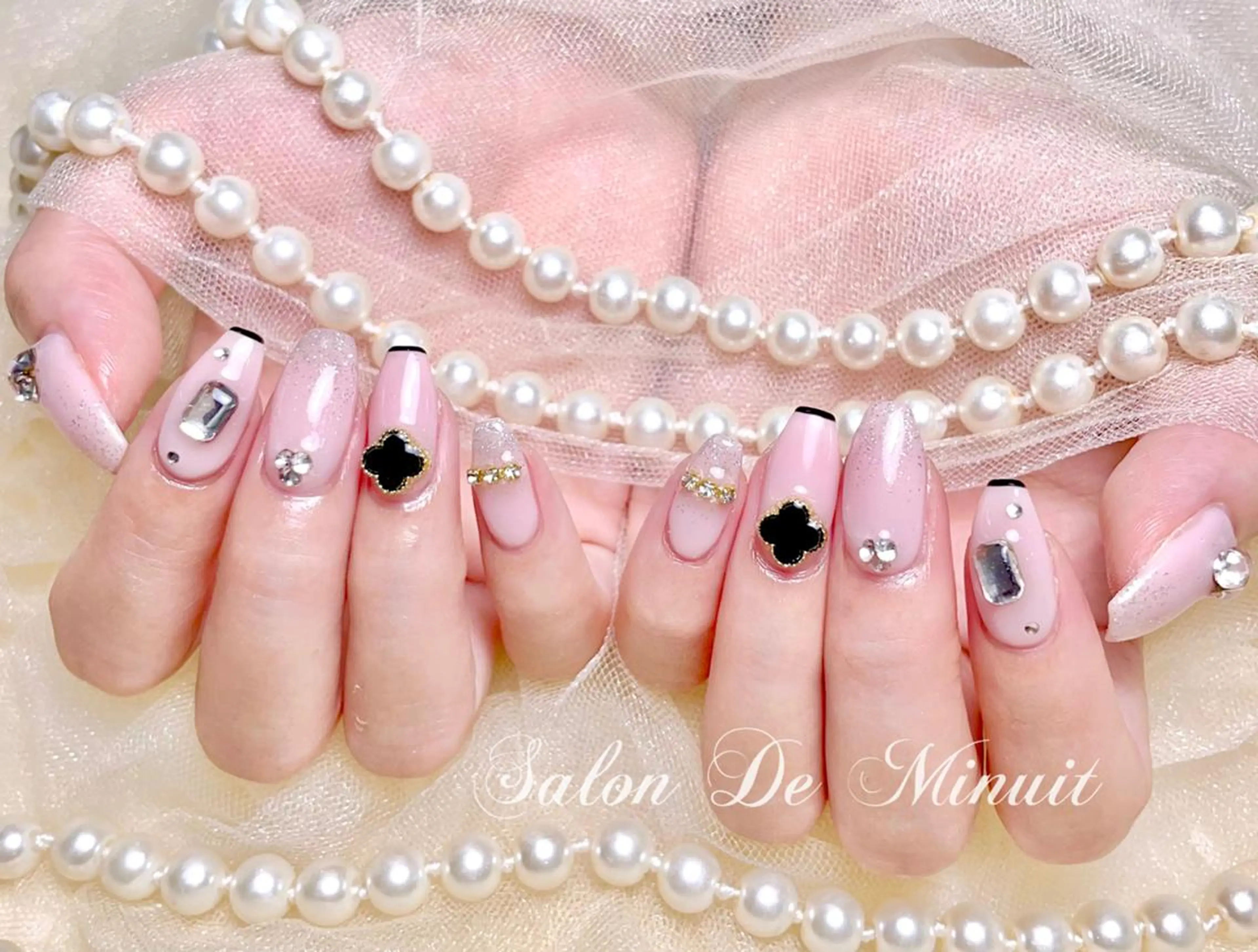 ネイル Salon de Minuit🦩のネイルデザイン