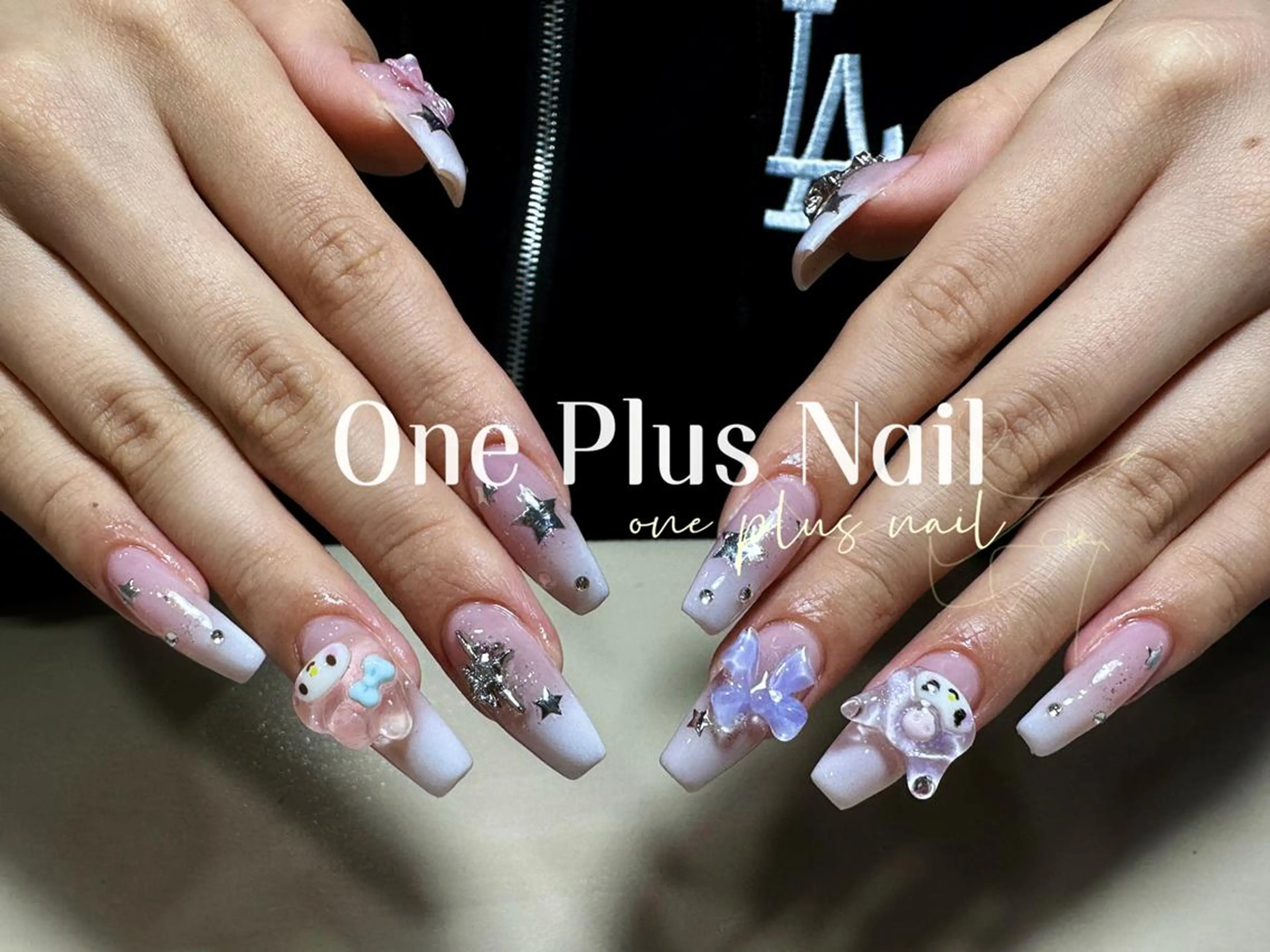 ネイル アートネイル オーロラネイル ガーリー キラキラネイル 韓国ネイル One Plus Nail Salonのネイルデザイン