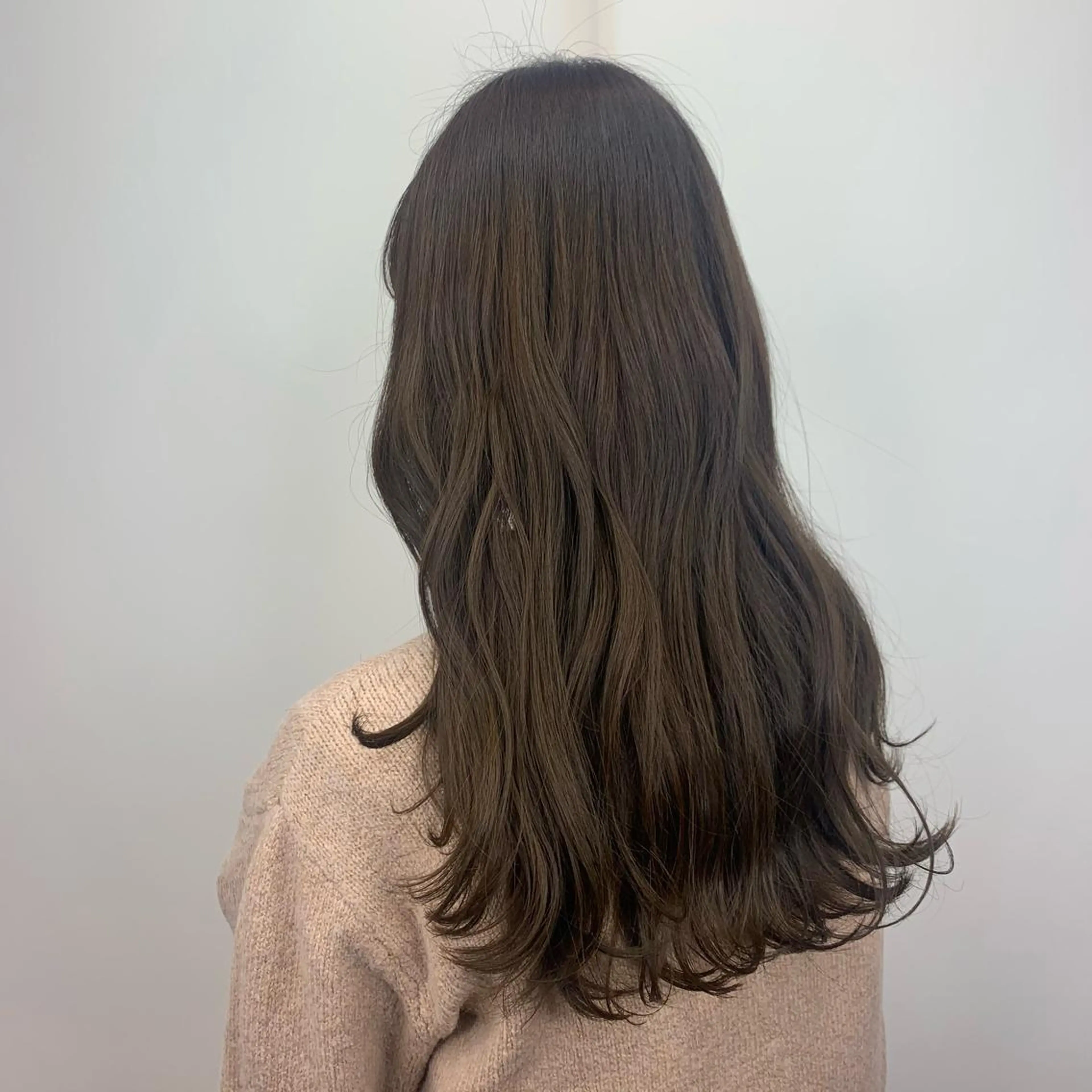 ロング カラー グレージュ 艶髪/白髪ぼかし ヘッドスパ/大野結菜のヘアスタイル