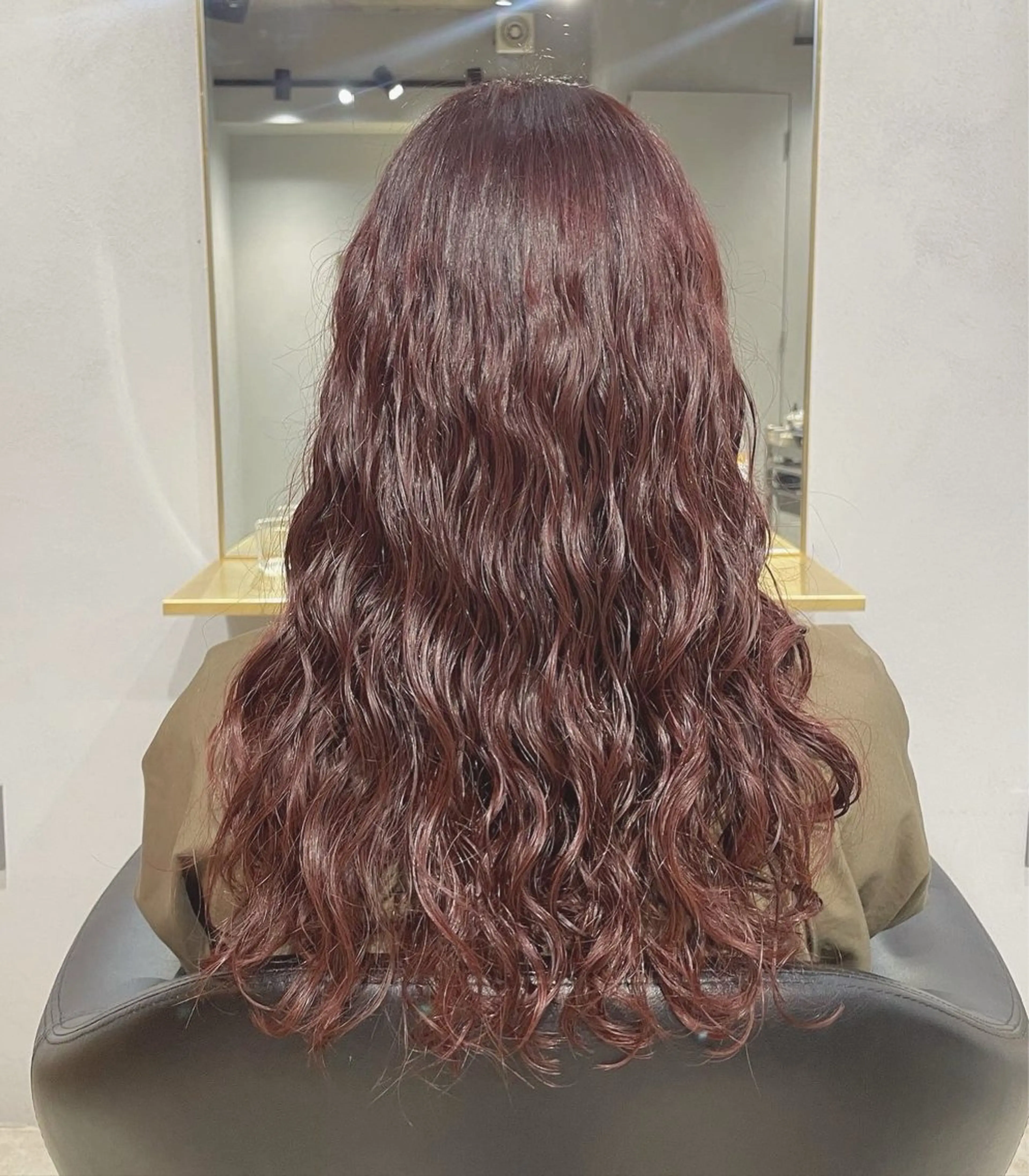 ロング カラー パーマ ブリーチ ブラウンカラー レッドカラー レッドブラウン 髪質改善 カット ヘアカラー パーマ トリートメント 【arc】Ruri コテ巻き風パーマのヘアスタイル