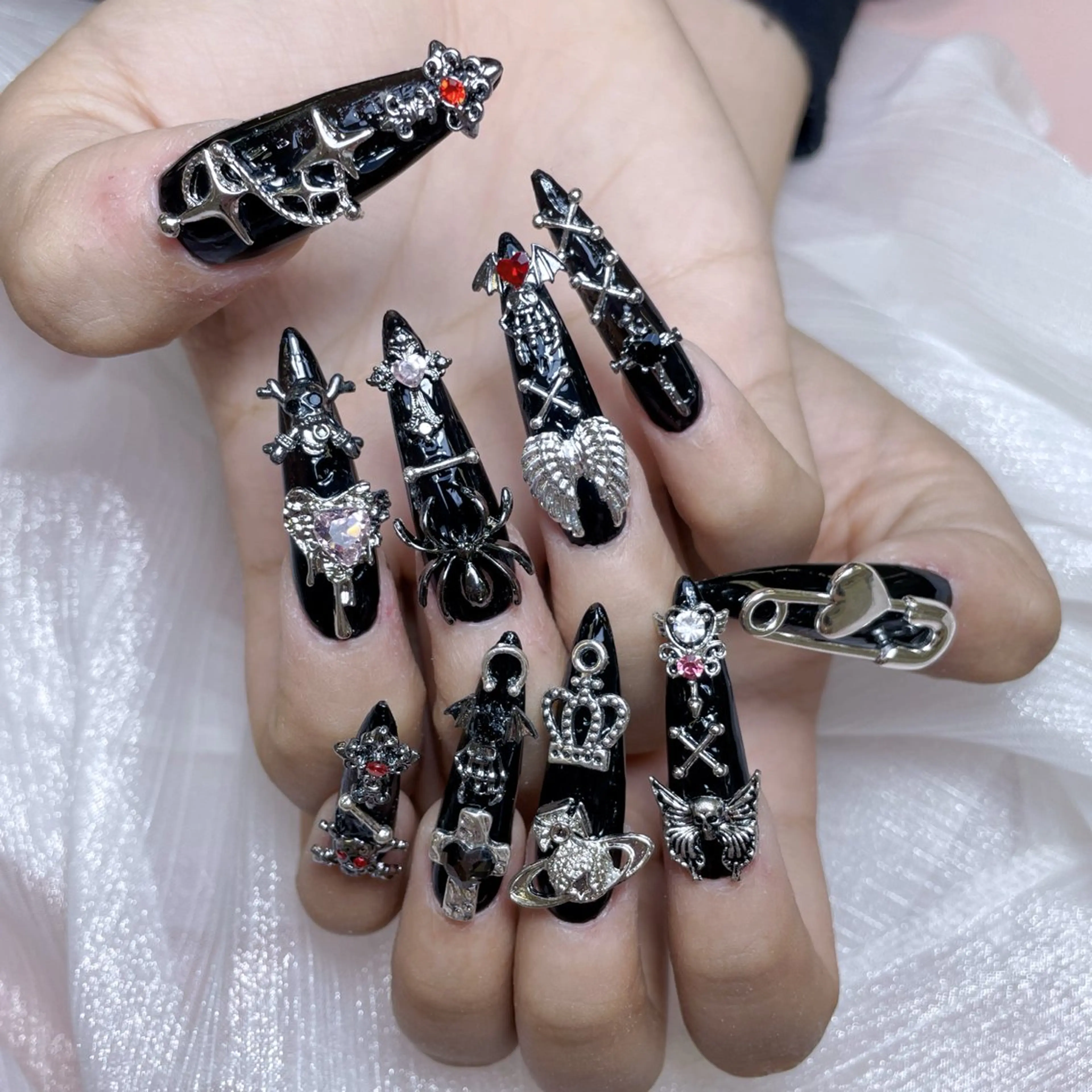 ネイル チークネイル クリアネイル ガーリー キラキラネイル 韓国ネイル ハンドネイル NailPrincess所属・princess スカルプ専門店のネイルデザイン