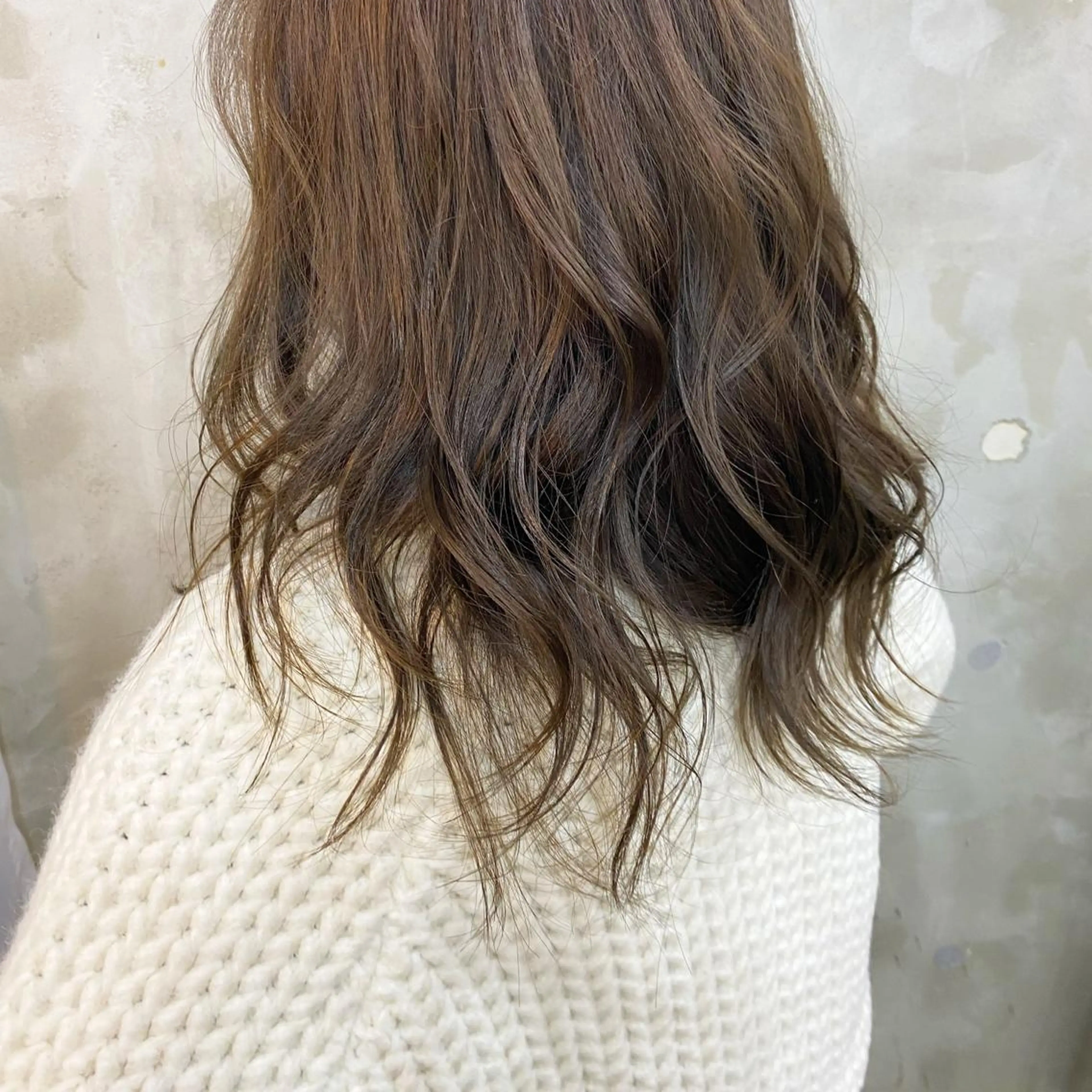 セミロング カラー アッシュ ベージュカラー オリーブベージュ eTONe所属・志賀 あずみのヘアスタイル