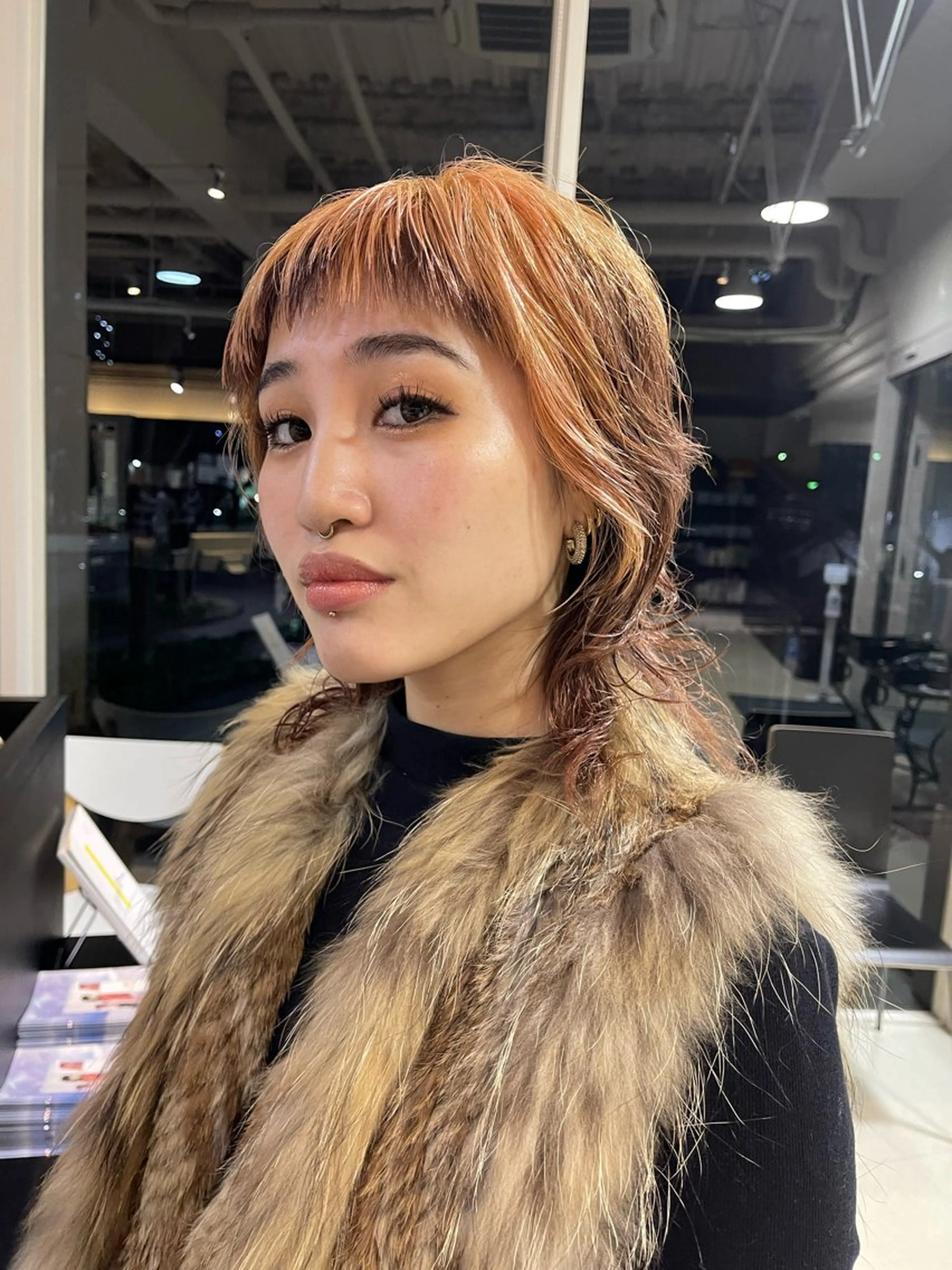 ミディアム カラー パーマ レイヤーカット シャギー ウルフカット アトム/ウルフ パーマ/レイヤーのヘアスタイル