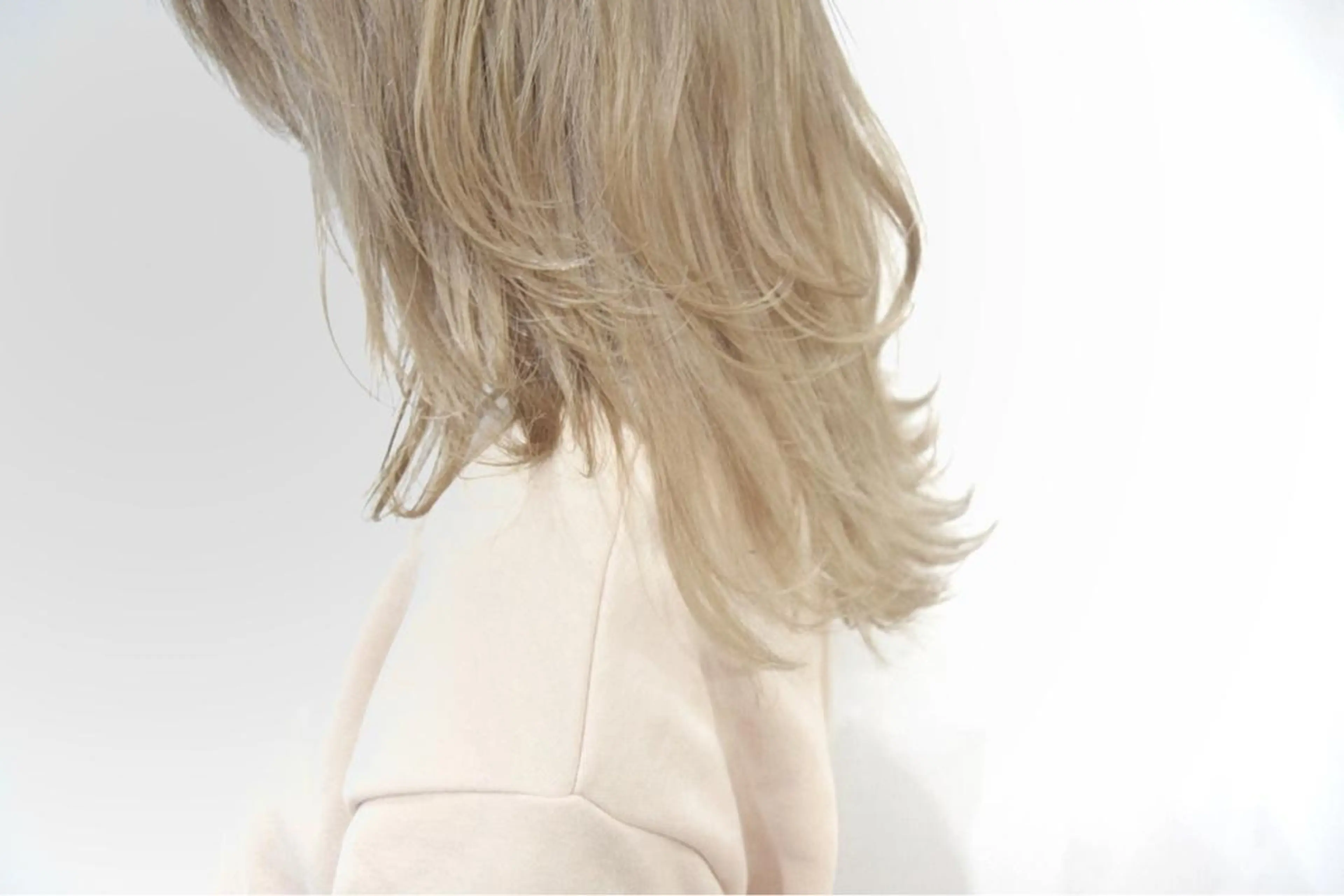カラー ブロンド ホワイトブロンド ハイトーンカラー RYUのヘアスタイル