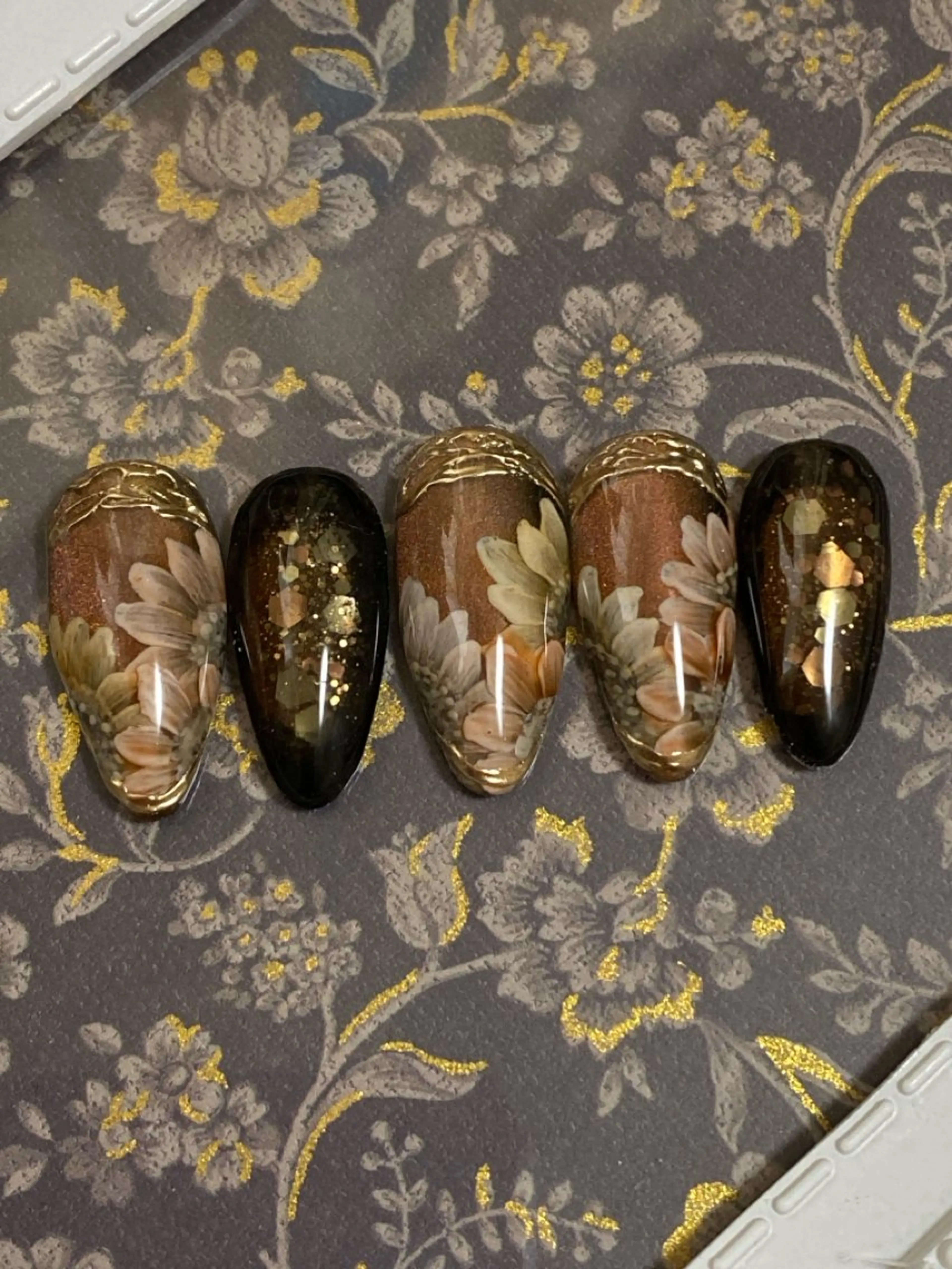 ネイル フラワーネイル グラデーション マグネットネイル 自宅ネイルサロン ♦️nuance♦️のネイルデザイン