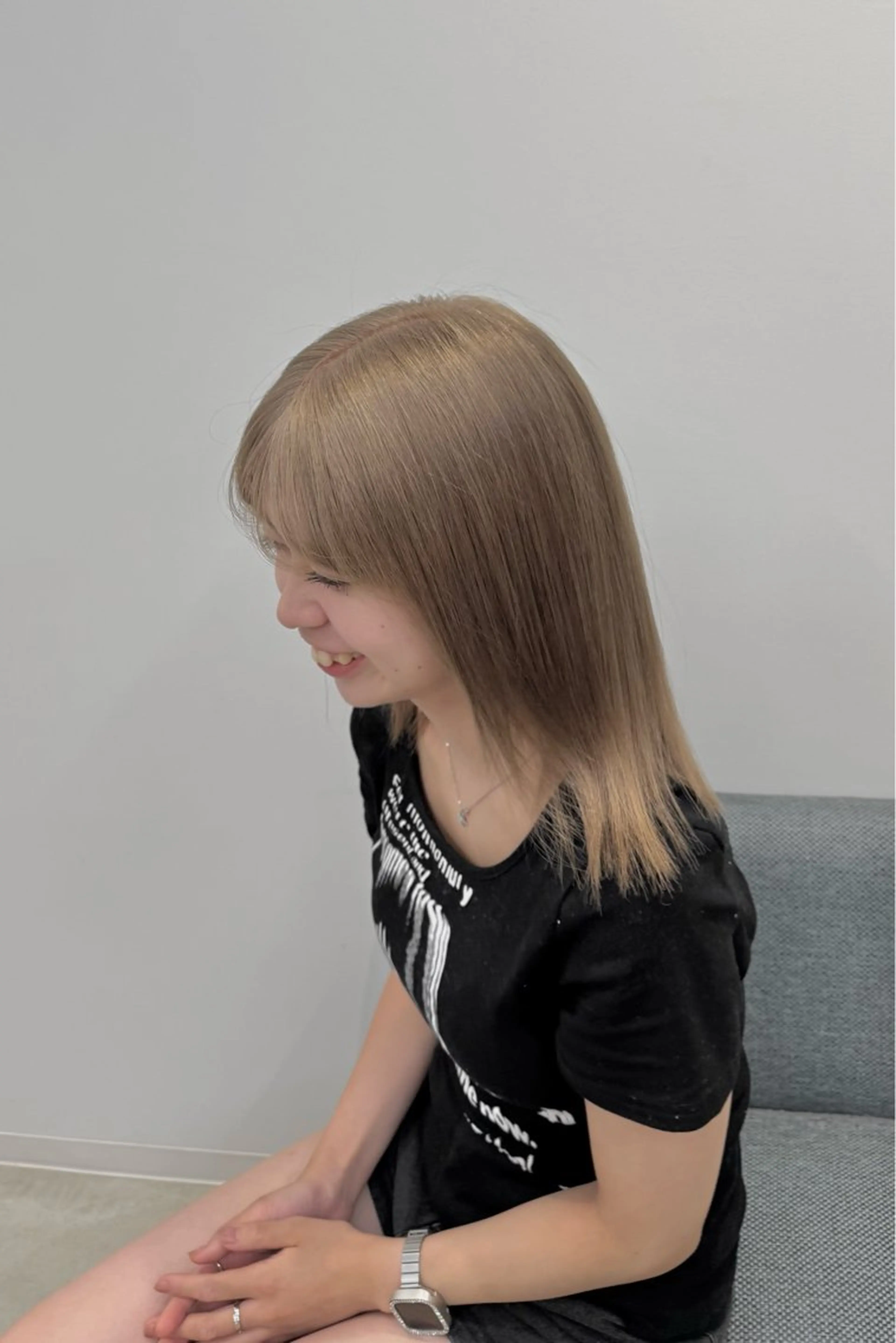 ミディアム カラー 切りっぱなしボブ ミディアムパーマ バレイヤージュ ベージュカラー ブリーチ ヘアカラー honoハイトーン Lote.一宮のヘアスタイル