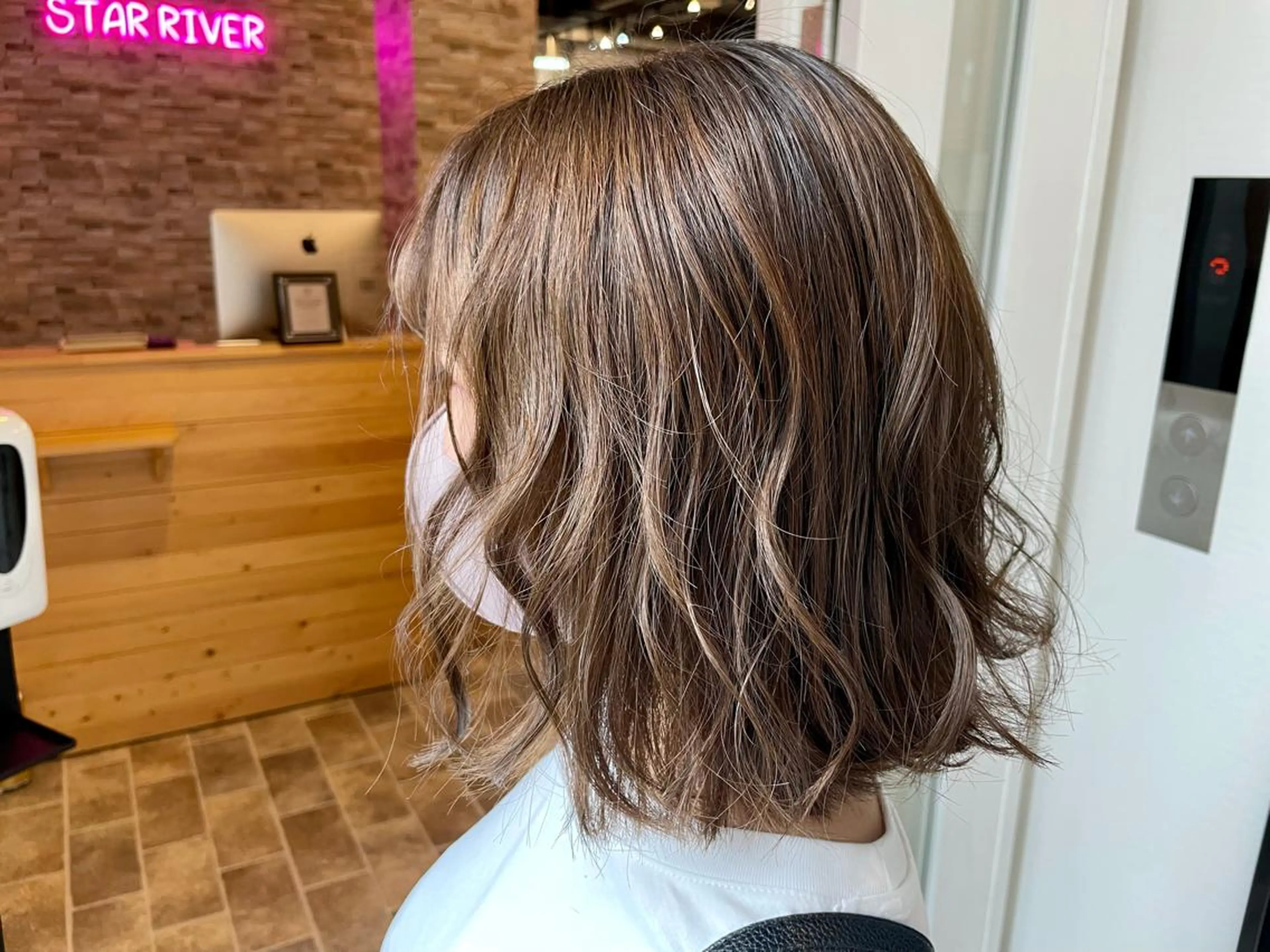 ミディアム SALOWIN心斎橋Suite店所属・ブリーチ毛にもできる 縮毛矯正|鷹司郎のヘアスタイル