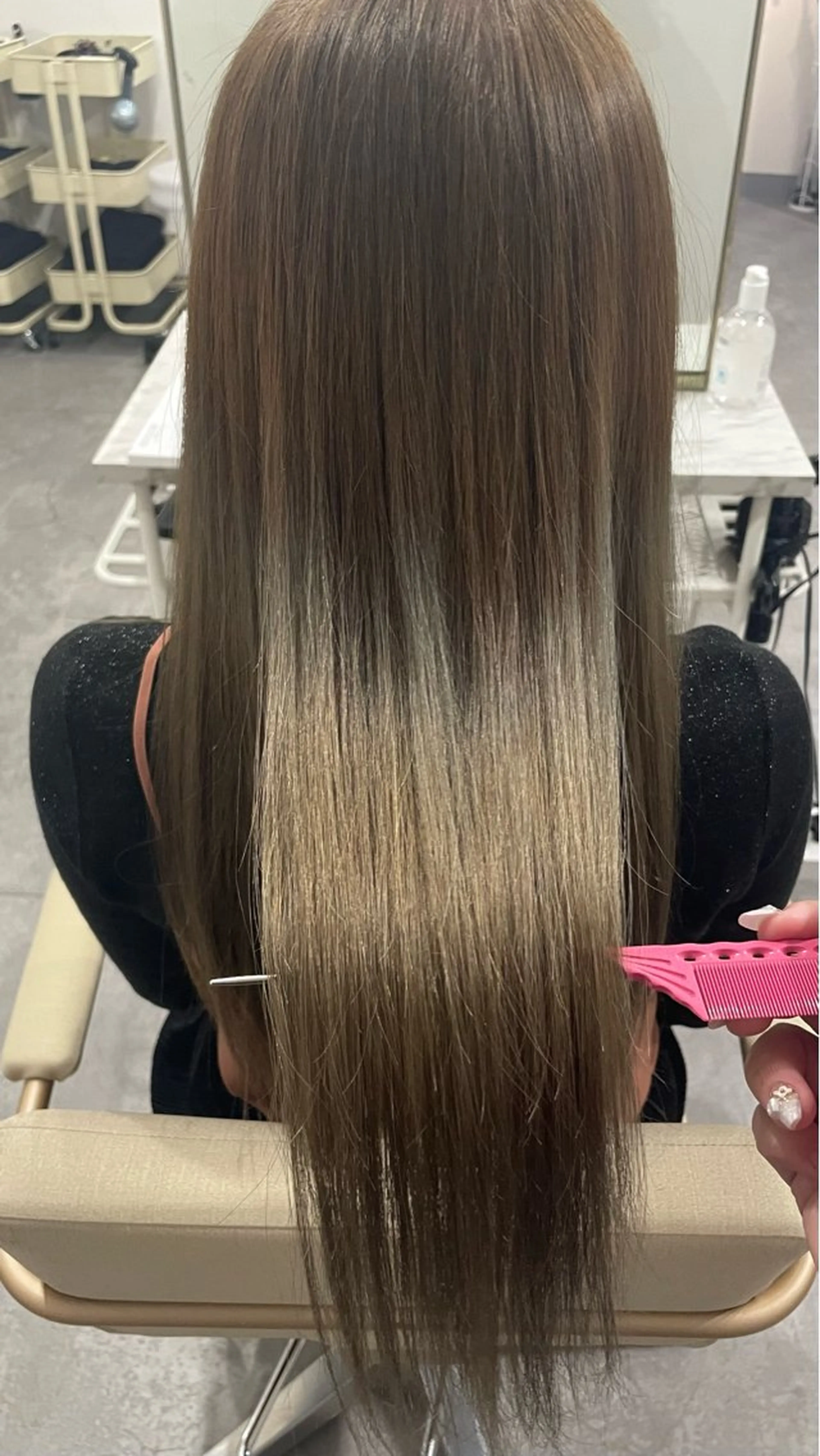 【16:00限定料金】🎀ブリーチカラー胸下🎀(全体orインナーorグラデーション)の写真