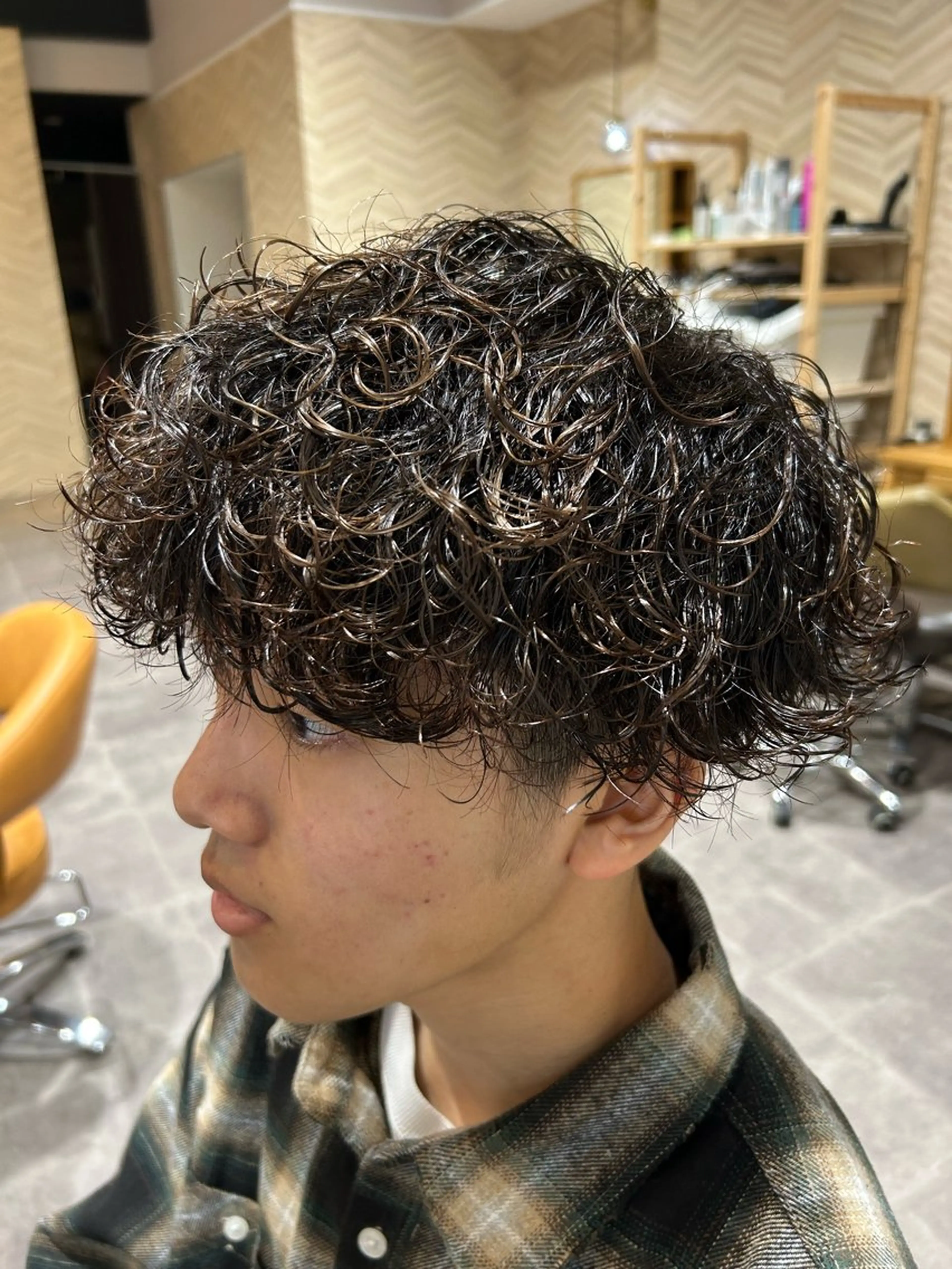 【メンズ限定】波巻きパーマ全体的にボリュームがあり立体感のある髪型でどんな人でも似合いやすいパーマです‼️の写真