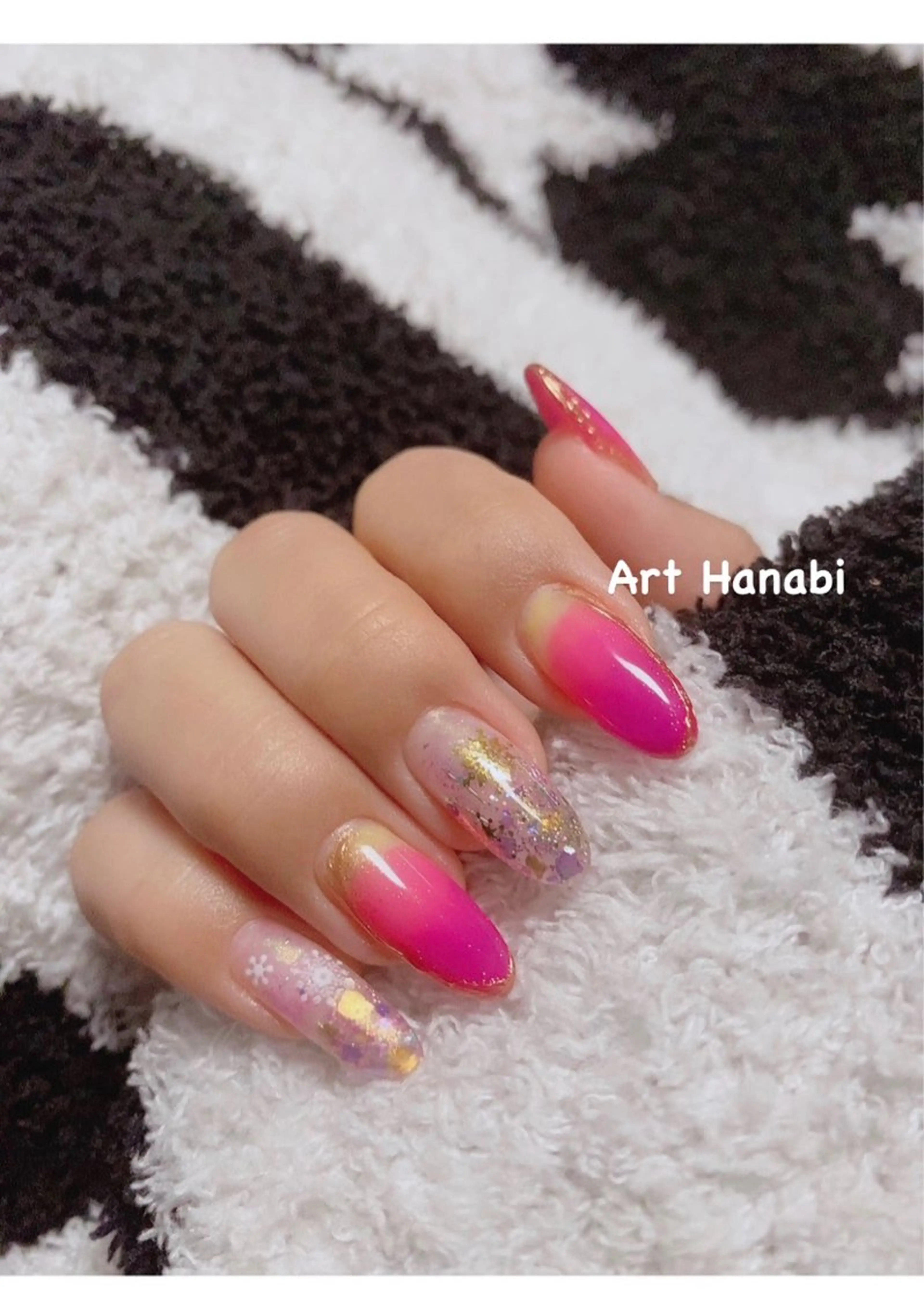 ネイル アートネイル グラデーション ミラーネイル ニュアンスネイル ピンク Art Hanabi所属・Art Hanabi ミリのネイルデザイン