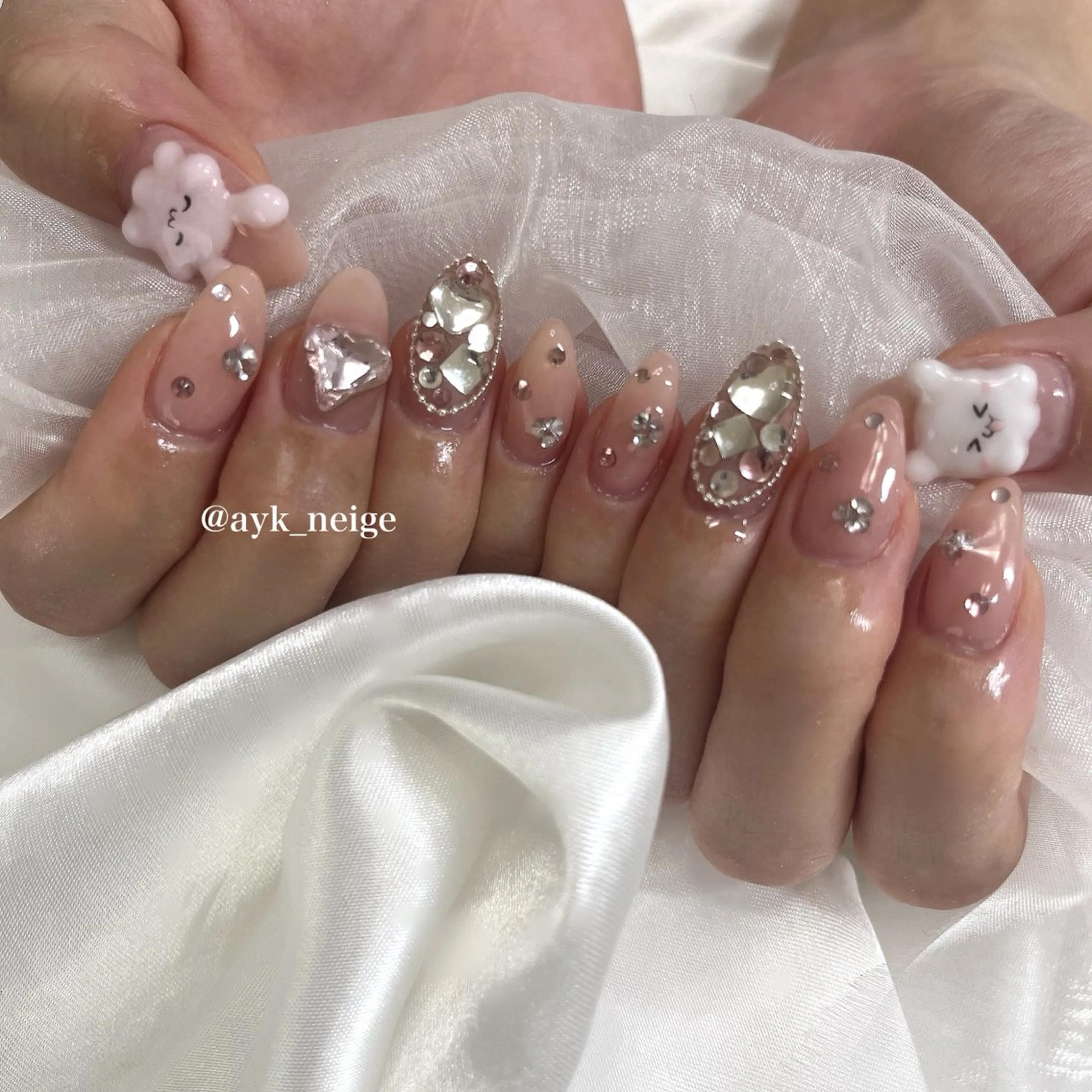 ネイル フットネイル キラキラネイル 韓国ネイル リボン シンプルネイル n'eige nail所属・大谷 綾香のネイルデザイン
