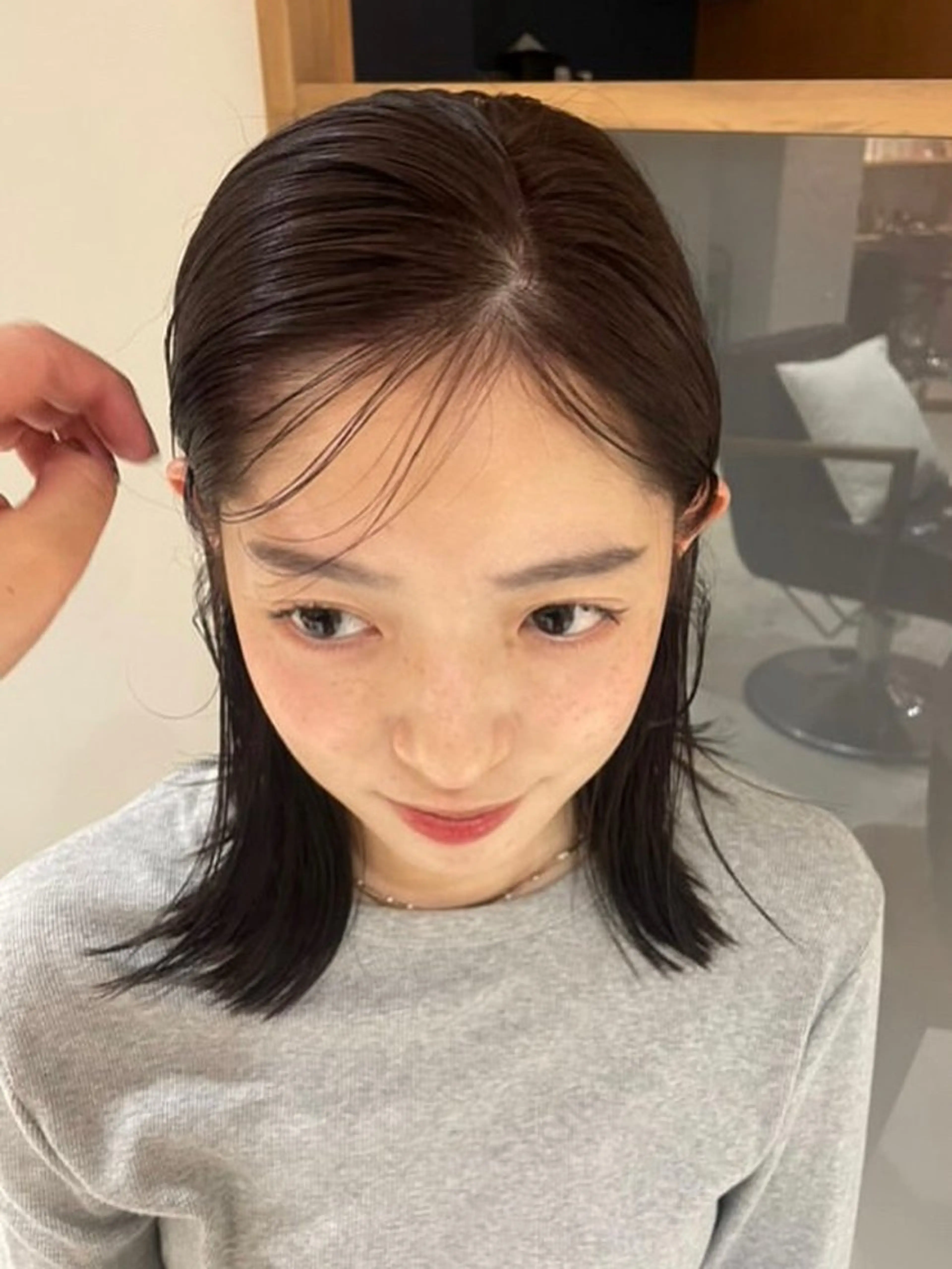 ミディアム カラー アッシュ ベージュカラー ブリーチ ブラウンカラー 透明感カラー カット ヘアカラー トリートメント mei｜顔まわり ×透明感カラーのヘアスタイル