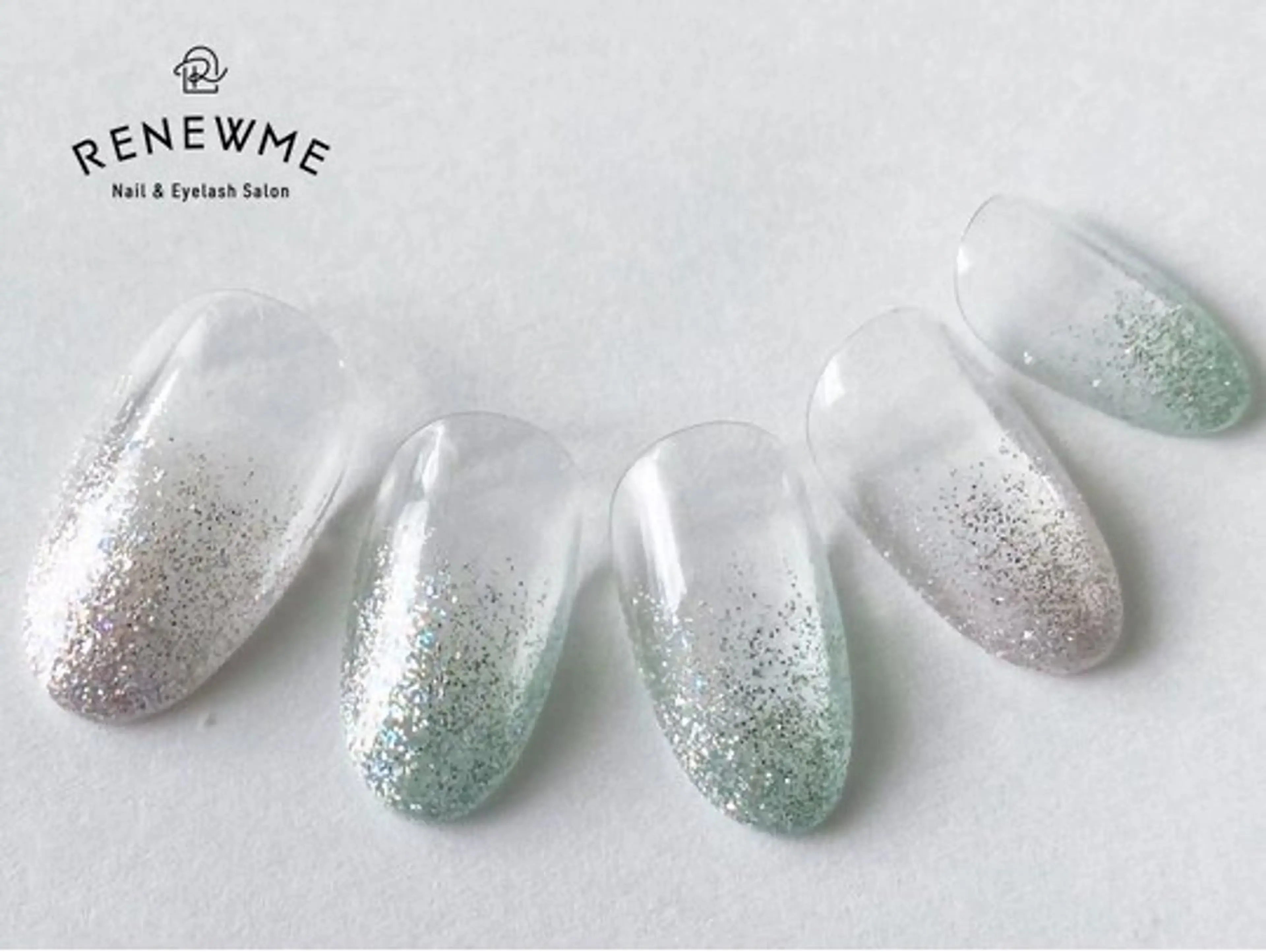 ネイル グラデーション ラメ(グリッター) ラメグラデーション RENEWME 祖師谷大蔵店所属・RENEWME 吉田のネイルデザイン