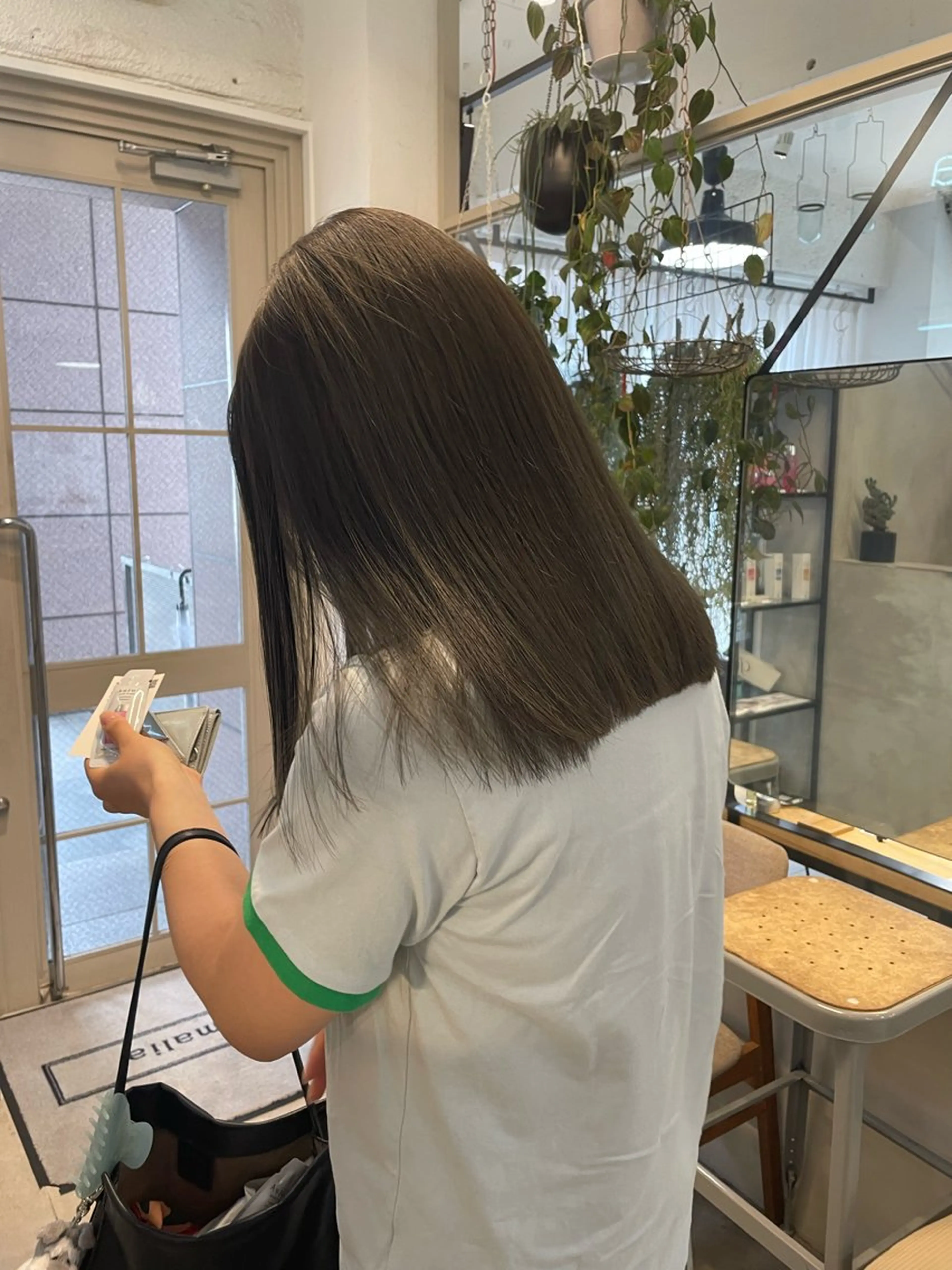 ミディアム カラー カット ヘアカラー ミルクティー× グレージュMOMOのヘアスタイル